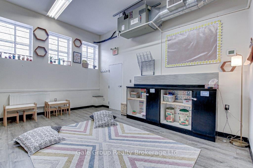 #unit B - 442 Dundas Street Property Photo 8