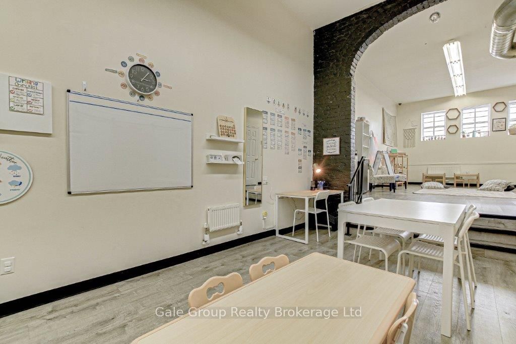 #unit B - 442 Dundas Street Property Photo 11