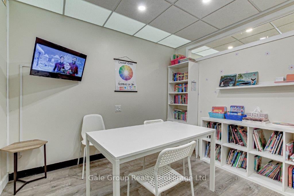 #unit B - 442 Dundas Street Property Photo 14