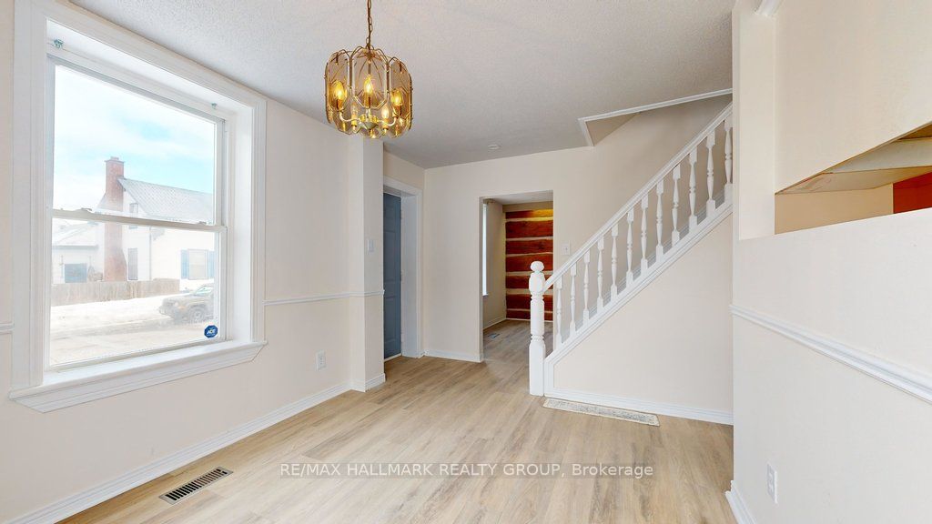 21 Elgin Street E Property Photo 8