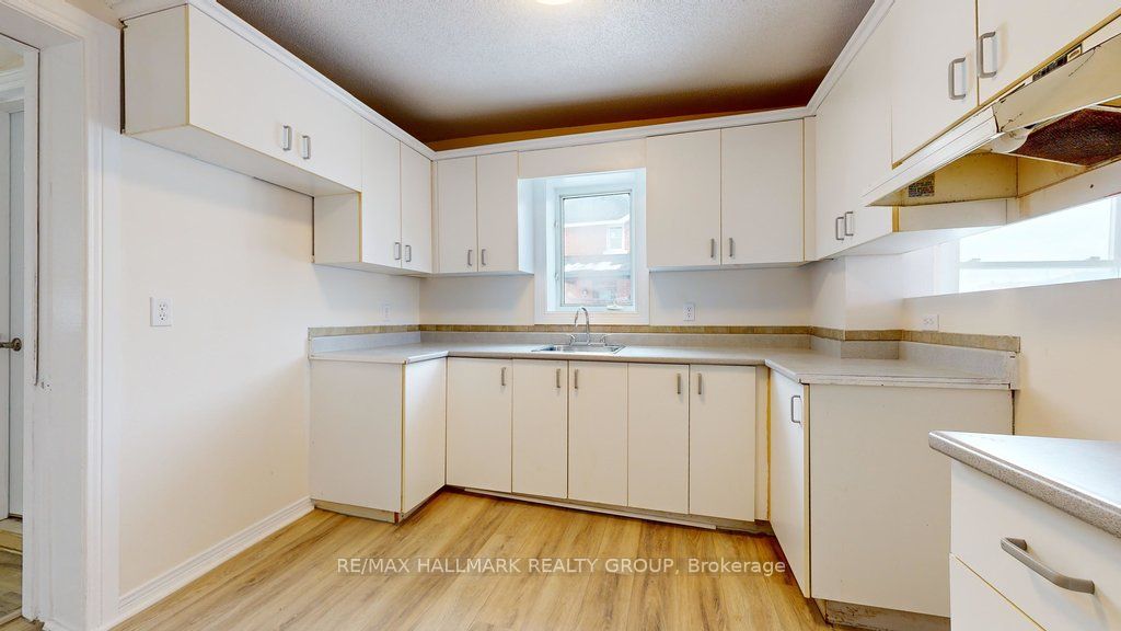 21 Elgin Street E Property Photo 9