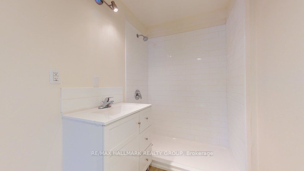 21 Elgin Street E Property Photo 12