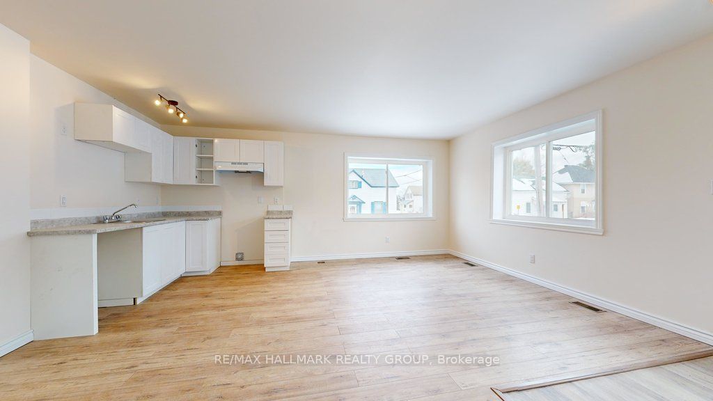 21 Elgin Street E Property Photo 20