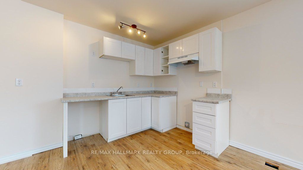 21 Elgin Street E Property Photo 22