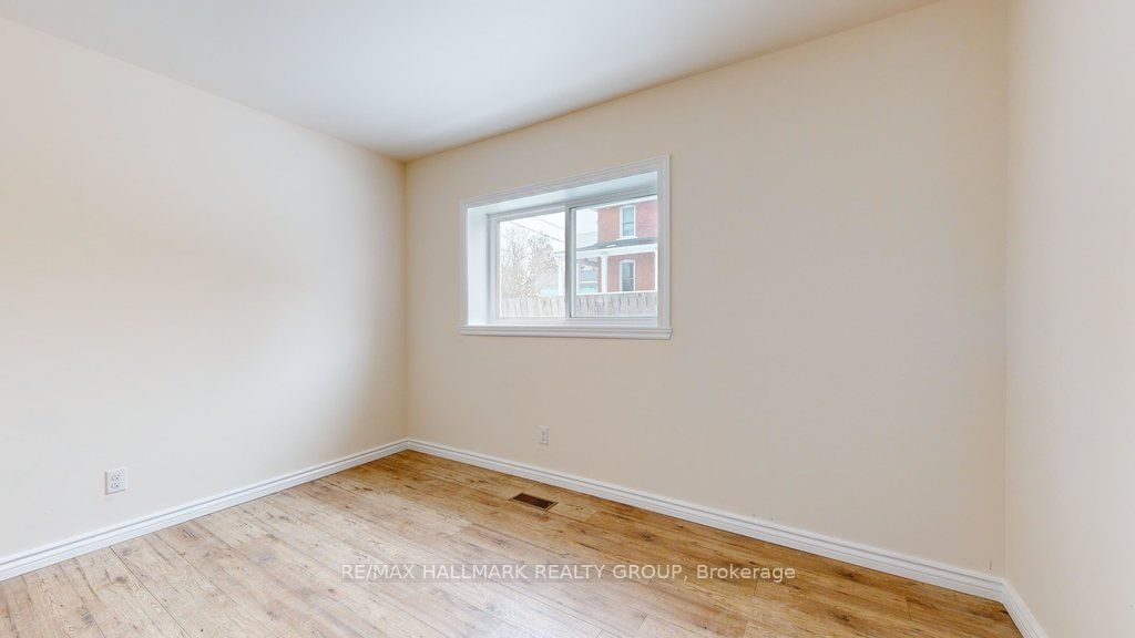 21 Elgin Street E Property Photo 23