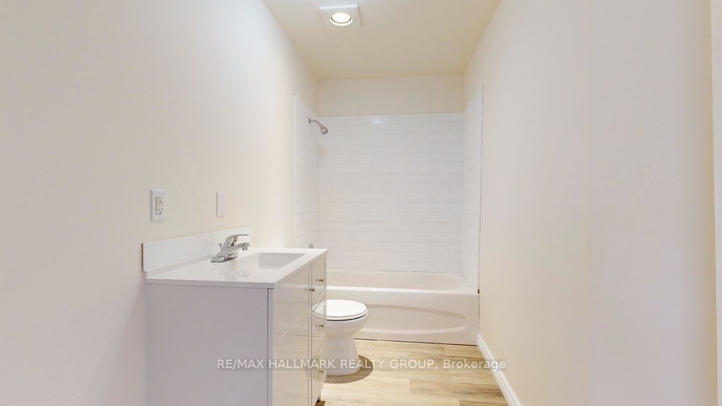21 Elgin Street E Property Photo 25