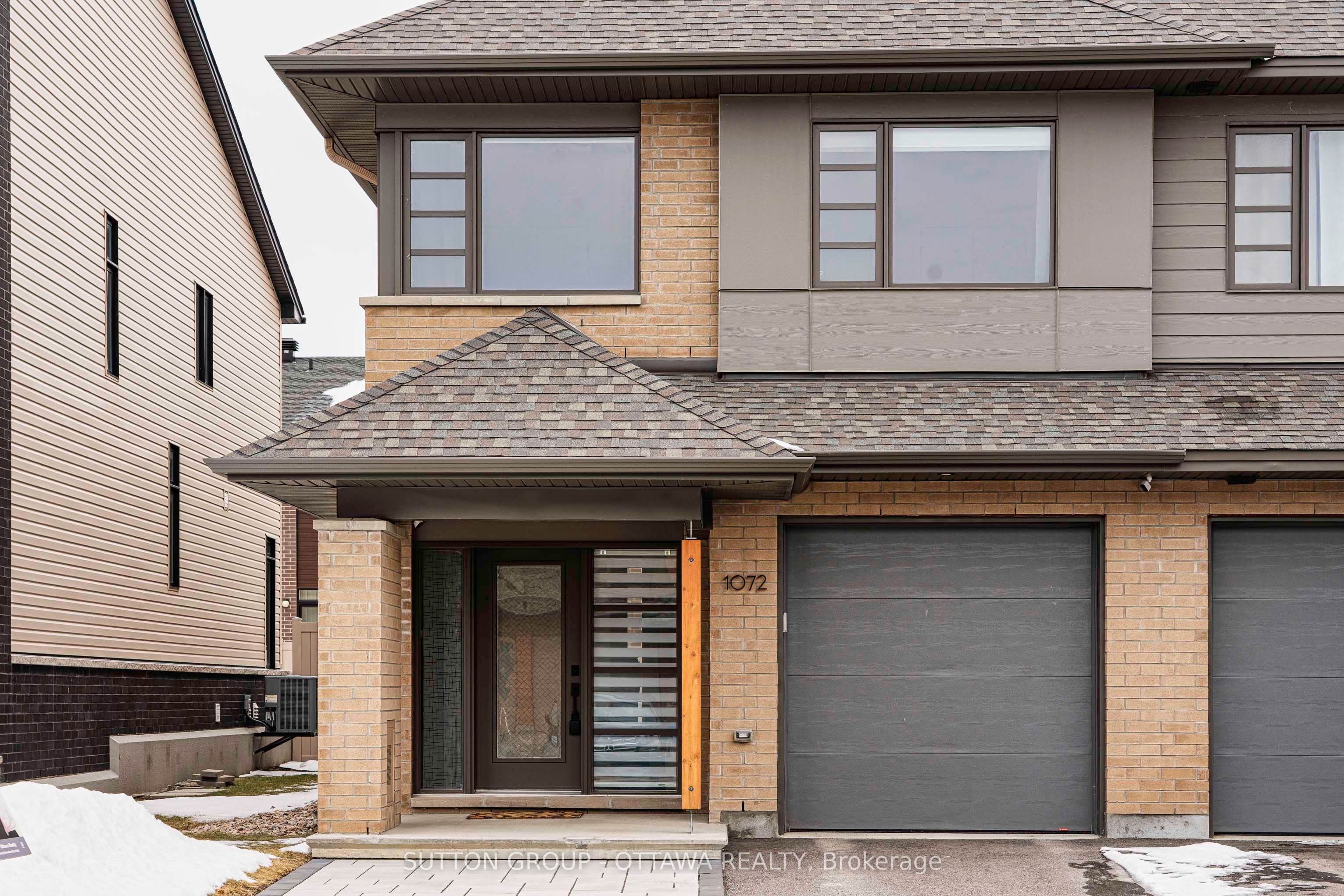 1072 Lunar Glow Crescent Property Photo 1
