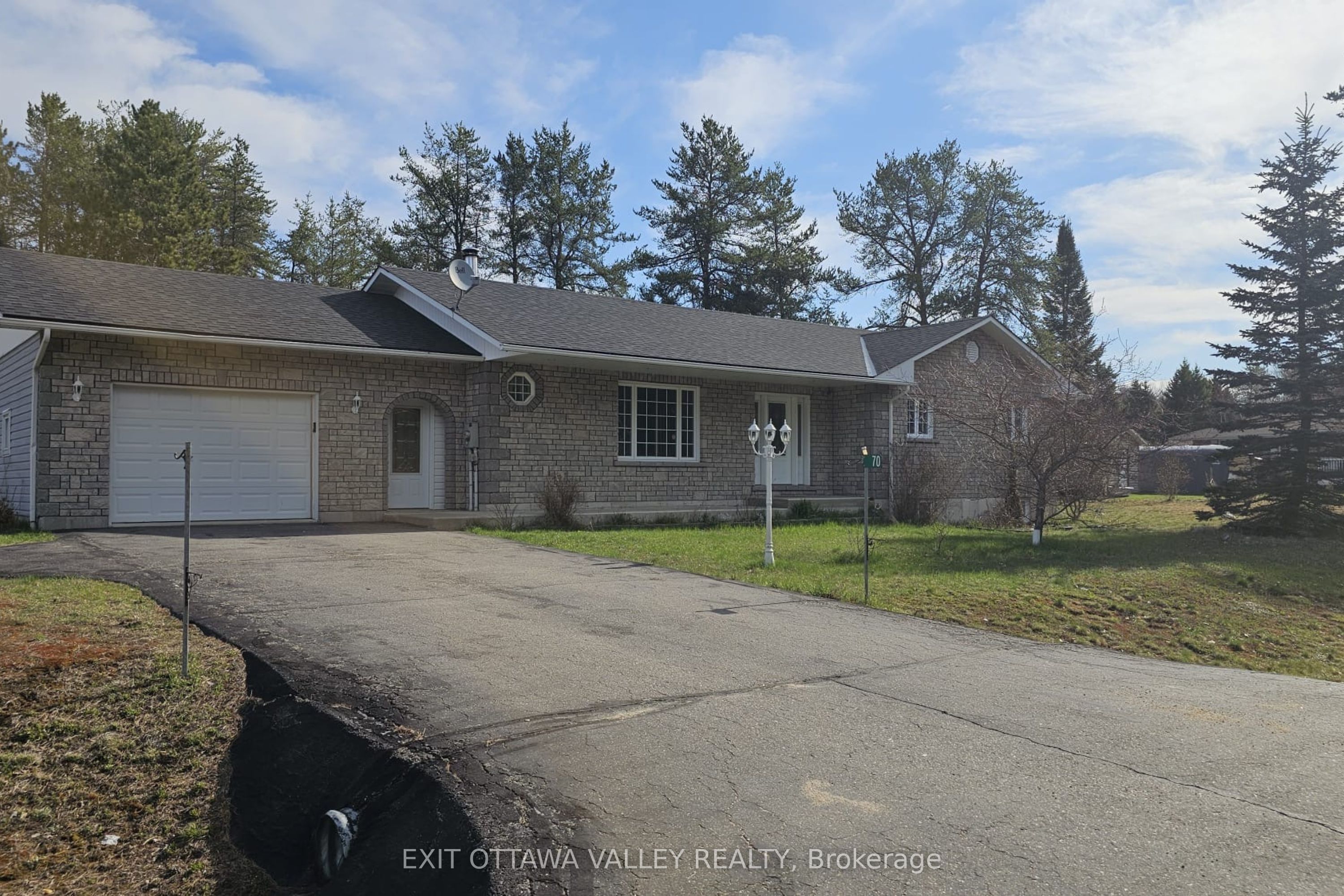 70 Sprucedale Avenue Property Photo