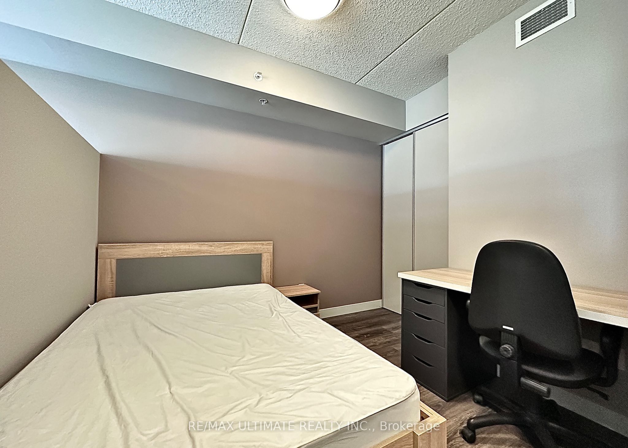 #428 - 308 Lester Street Property Photo 4