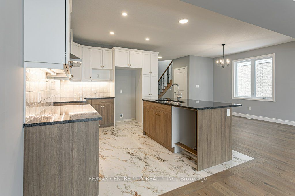 1596 Noah Bend Property Photo 12