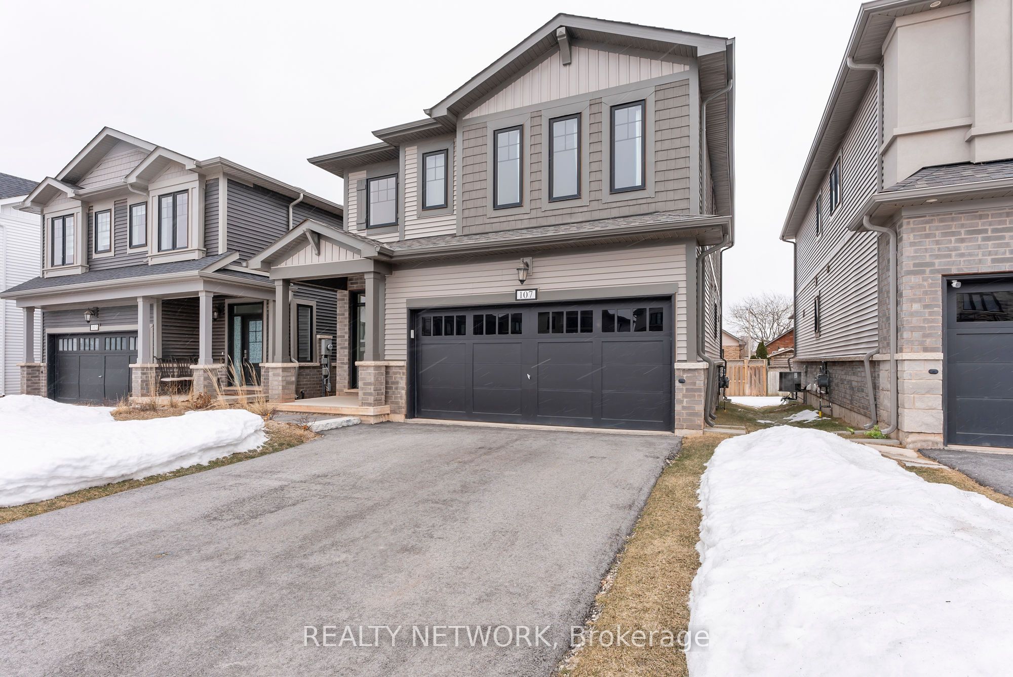 107 Starfire Crescent Property Photo 1