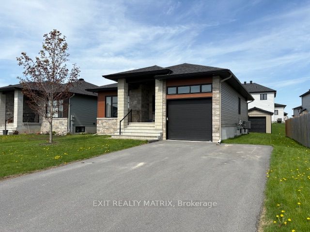113 Argile Street E Property Photo 1