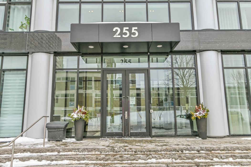 255 Bay St Property Photo