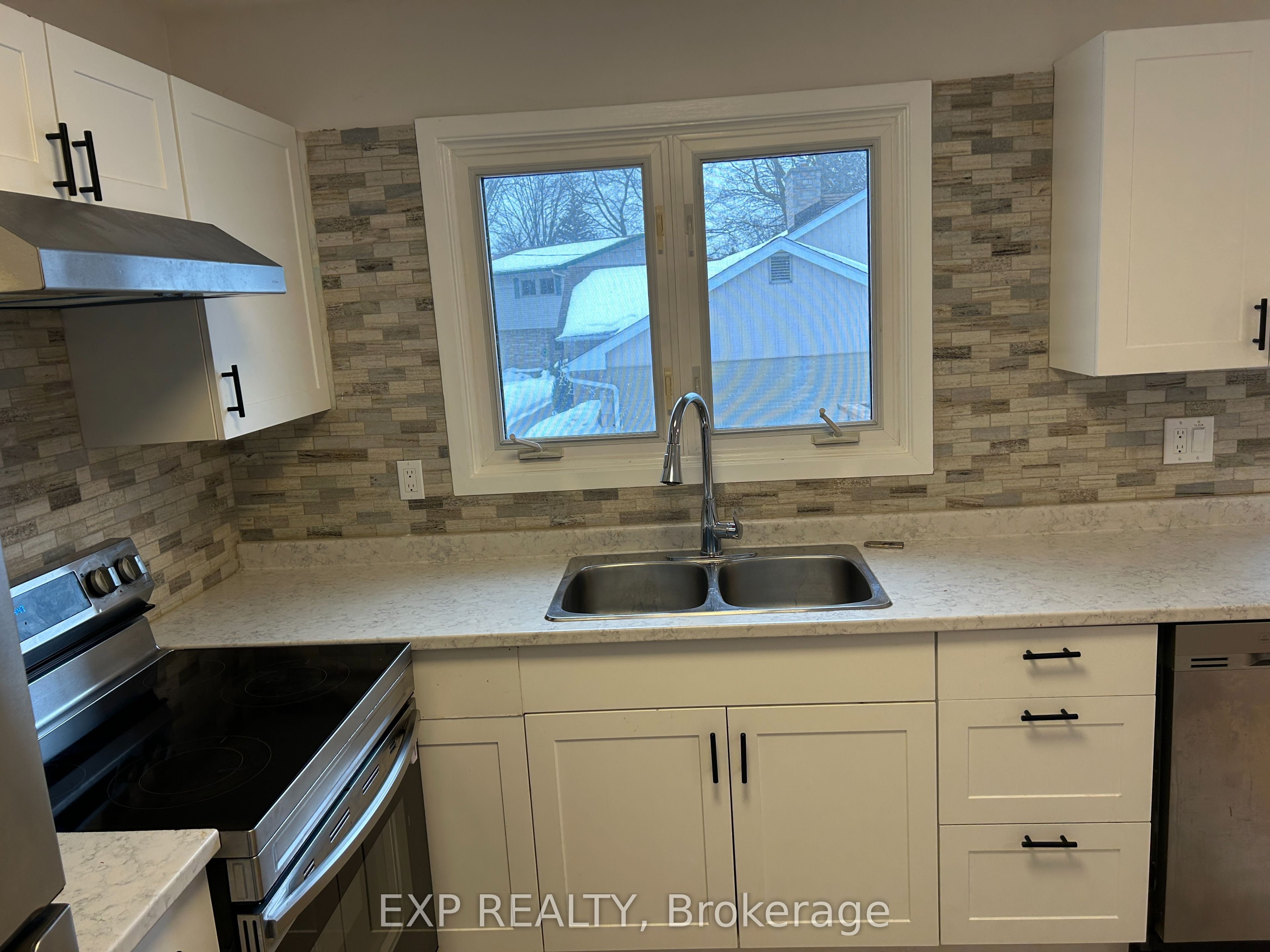 24 Oxford Avenue Property Photo 3