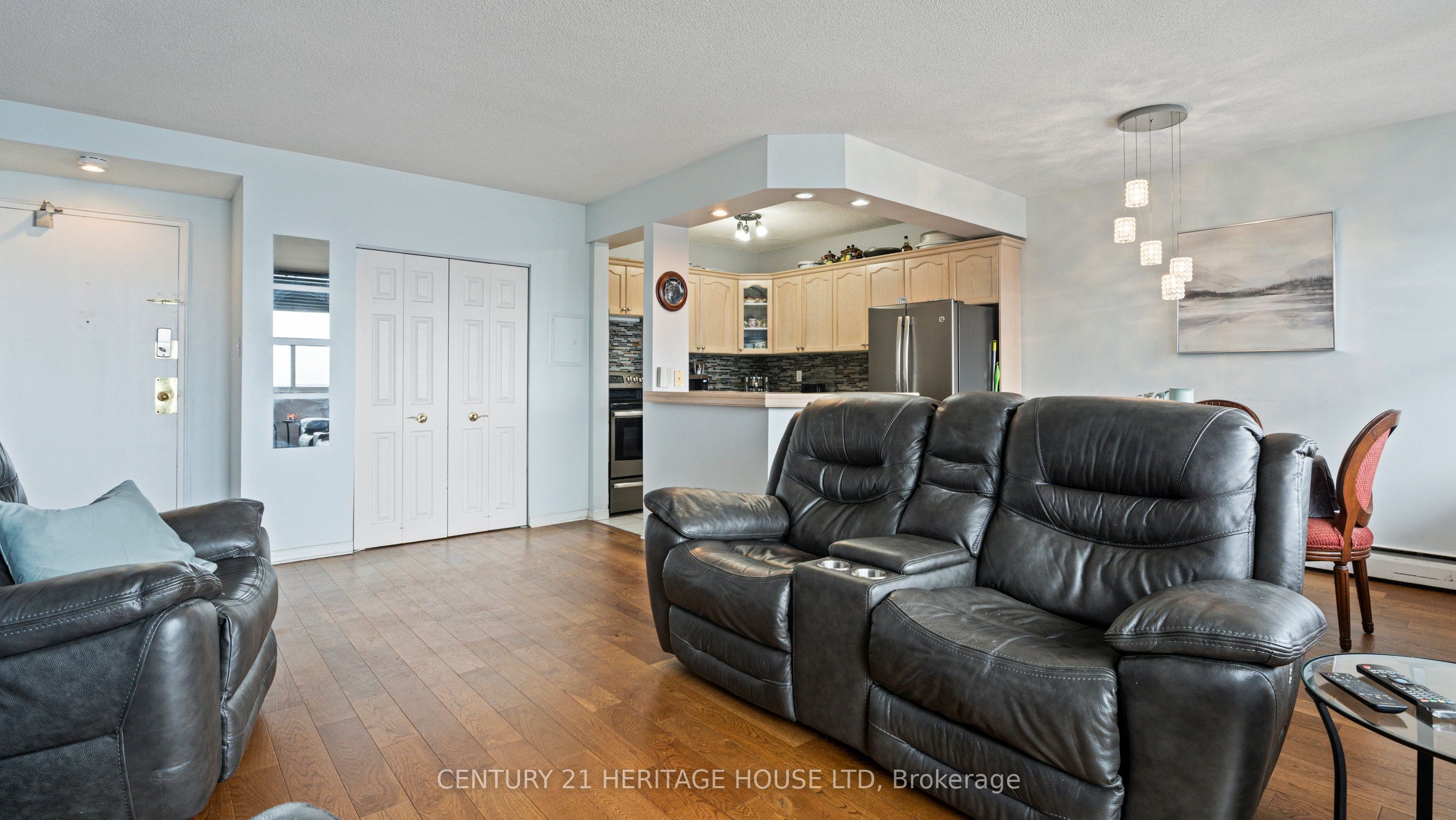 293 Mohawk Road E 501 Property Photo 8