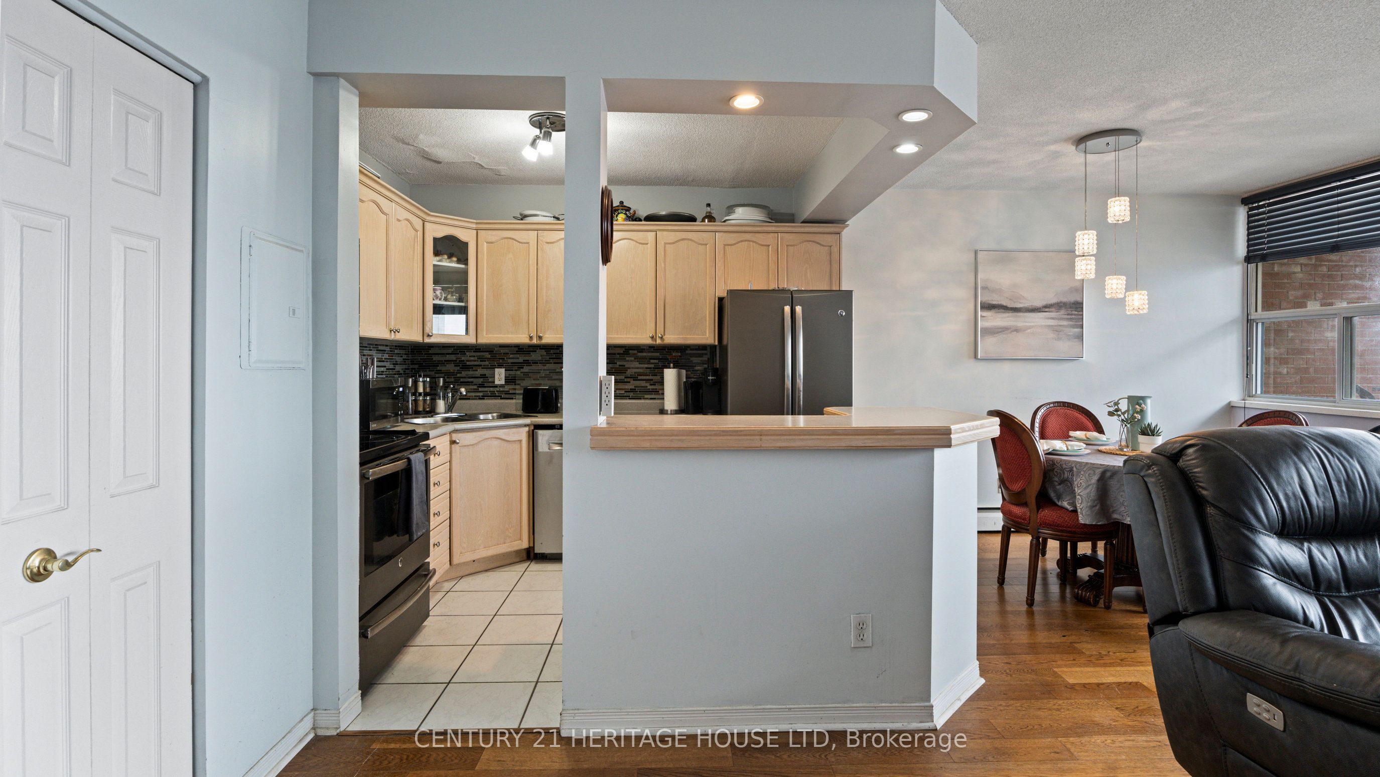 293 Mohawk Road E 501 Property Photo 13