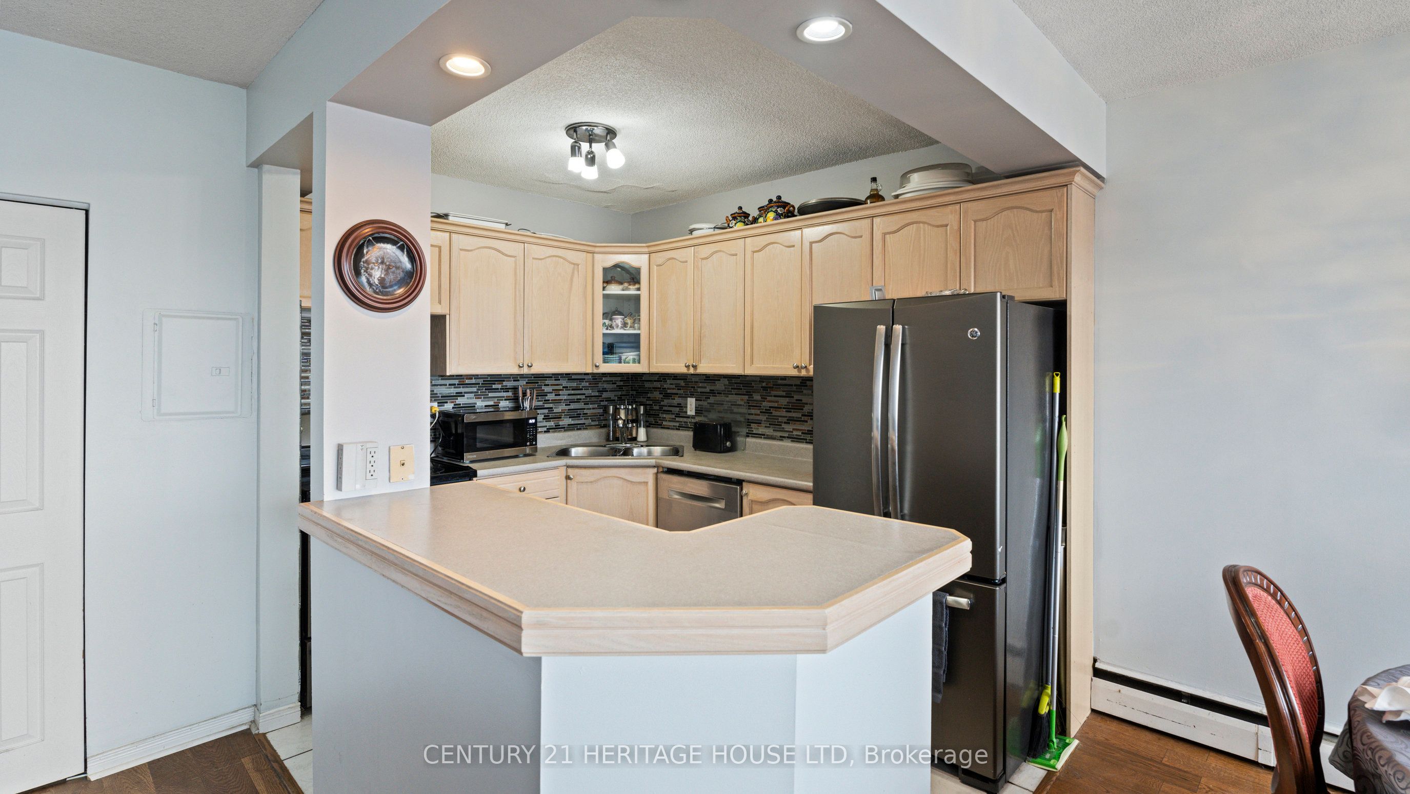 293 Mohawk Road E 501 Property Photo 14