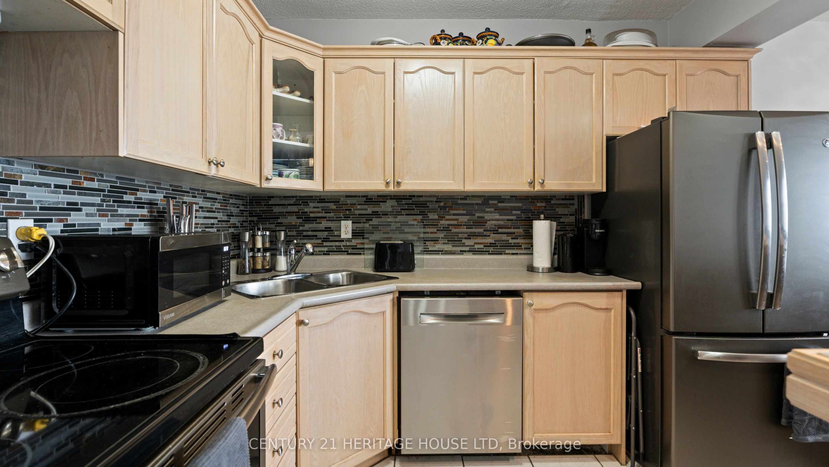 293 Mohawk Road E 501 Property Photo 16