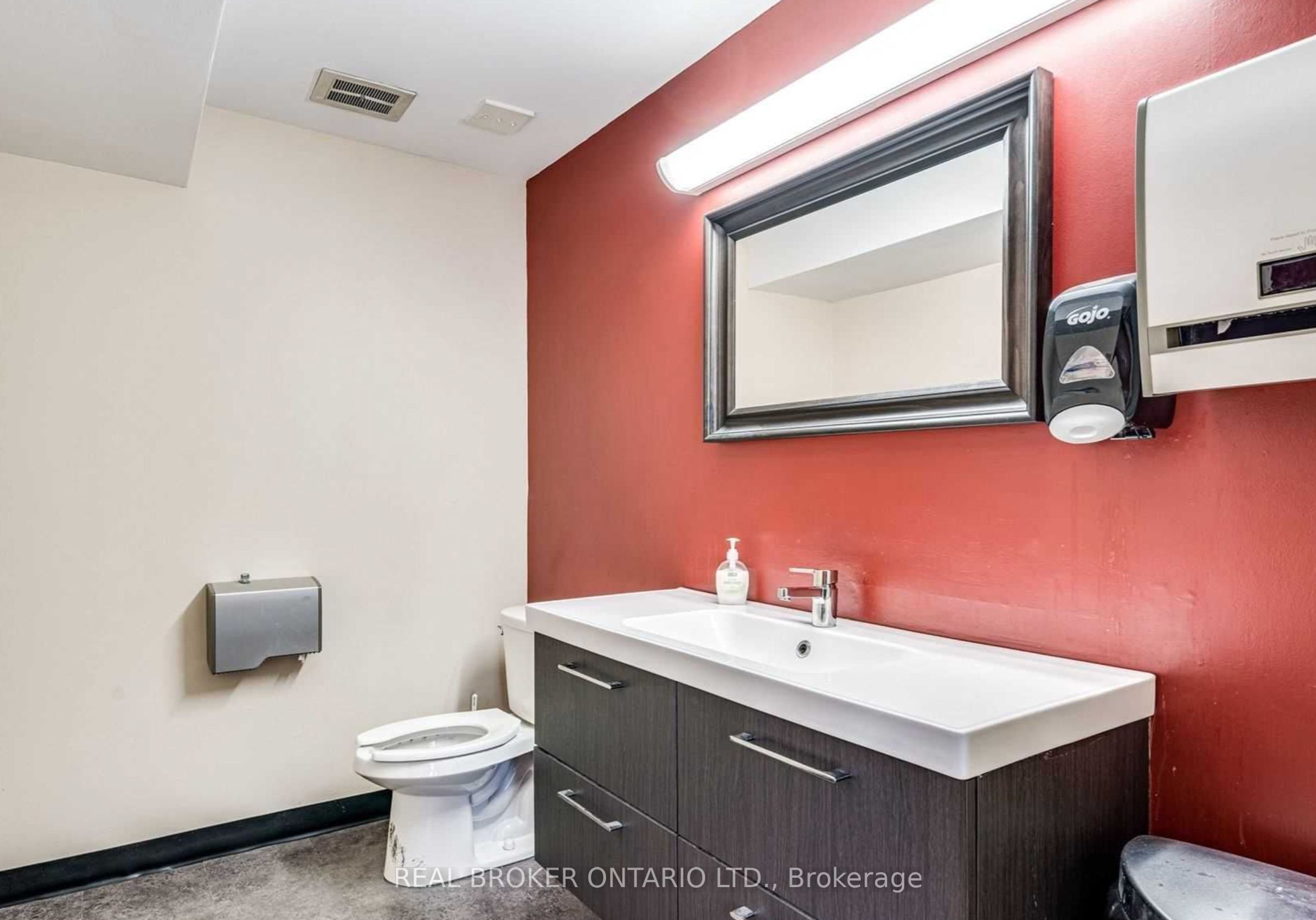 #5 - 310 Arvin Avenue Property Photo 7