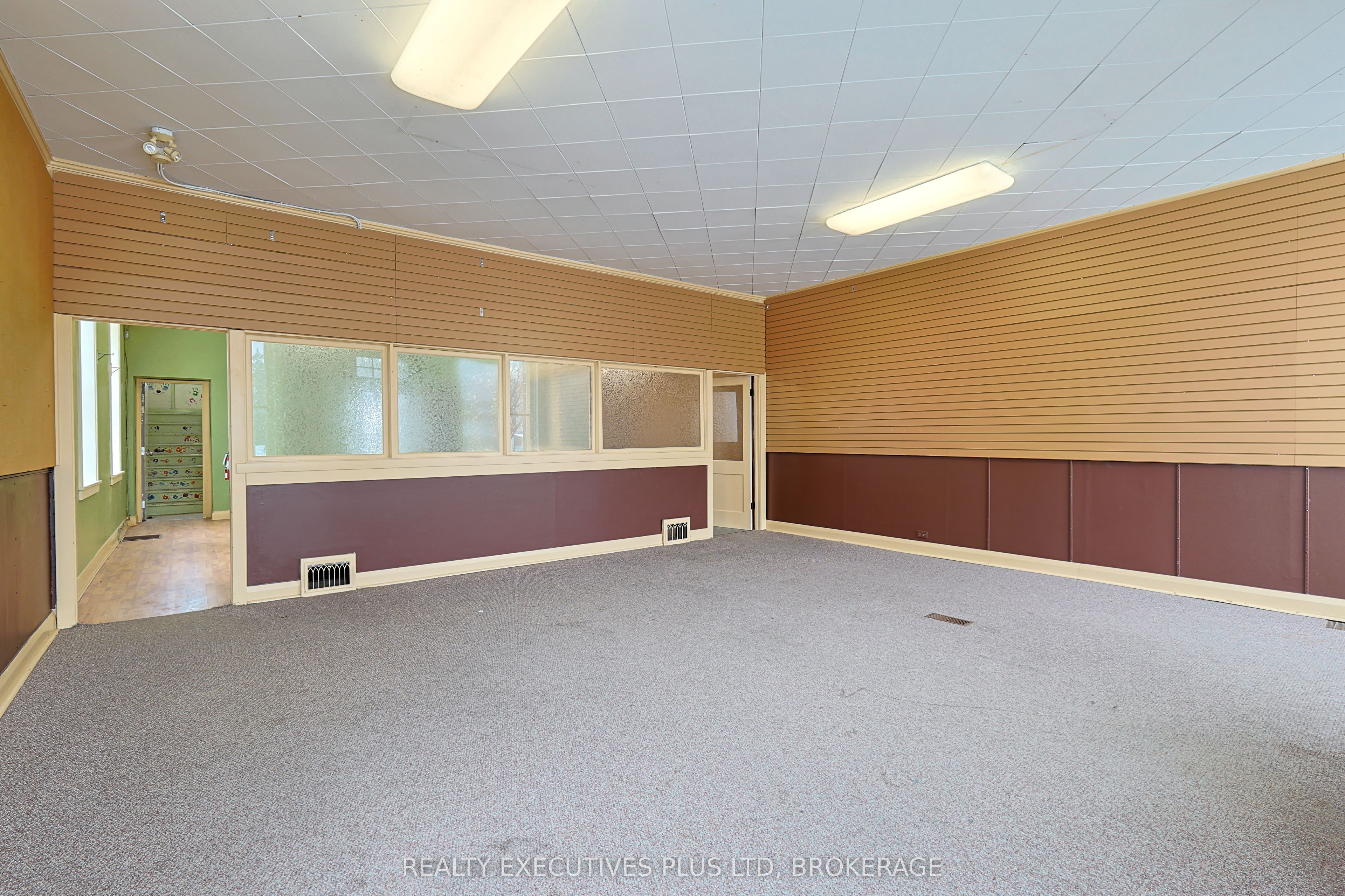 8196 Cummington Square Property Photo 6