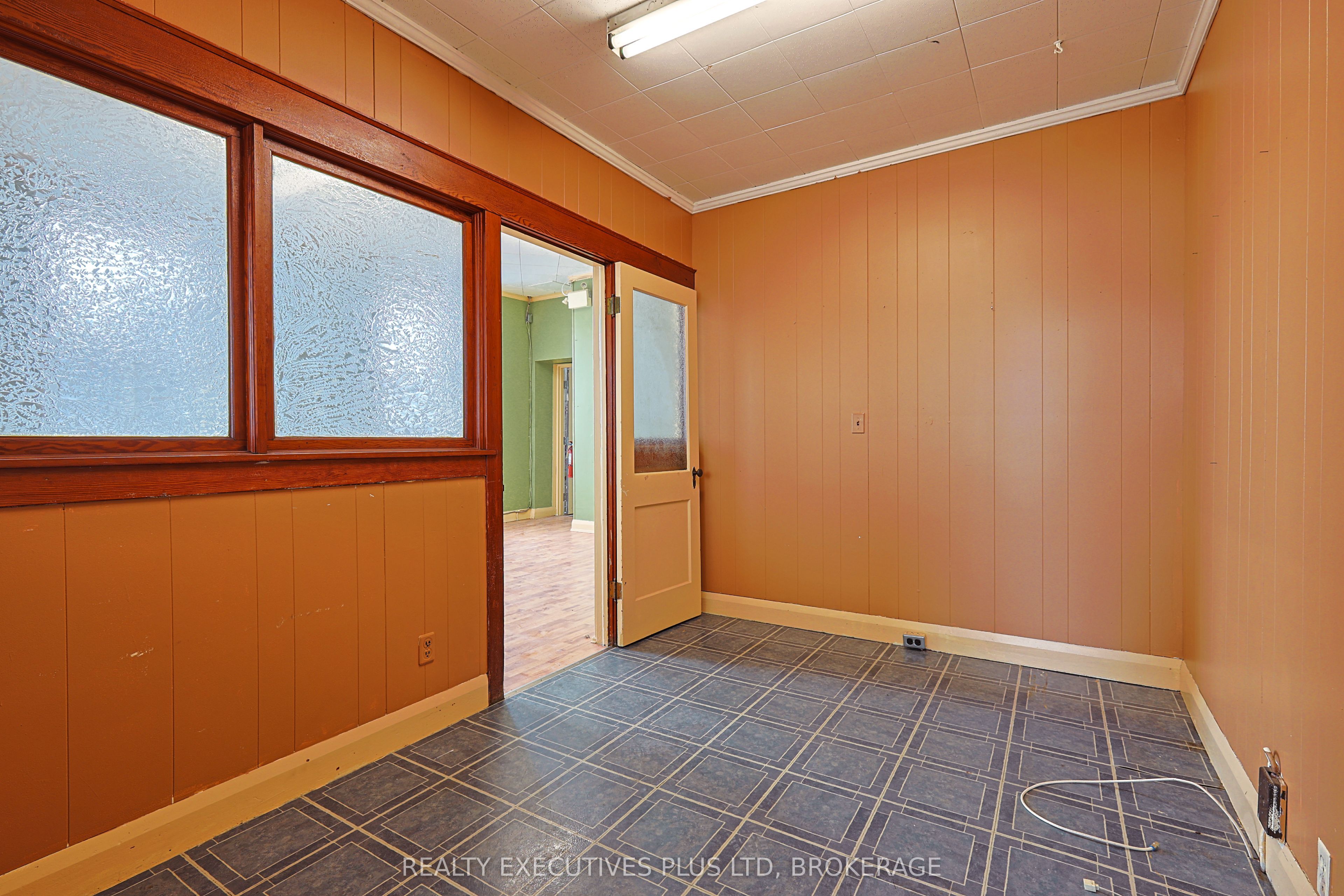 8196 Cummington Square W Property Photo 6