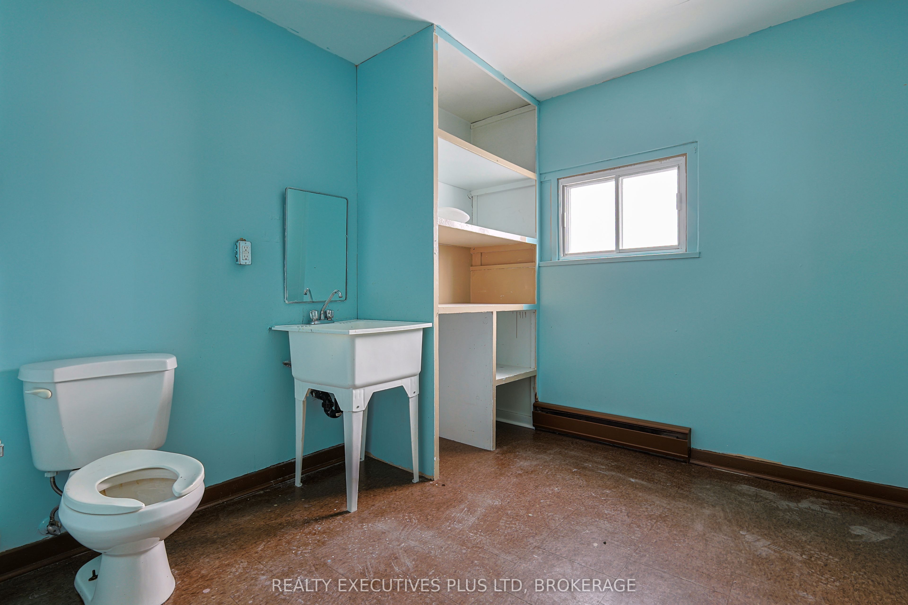 8196 Cummington Square Property Photo 11