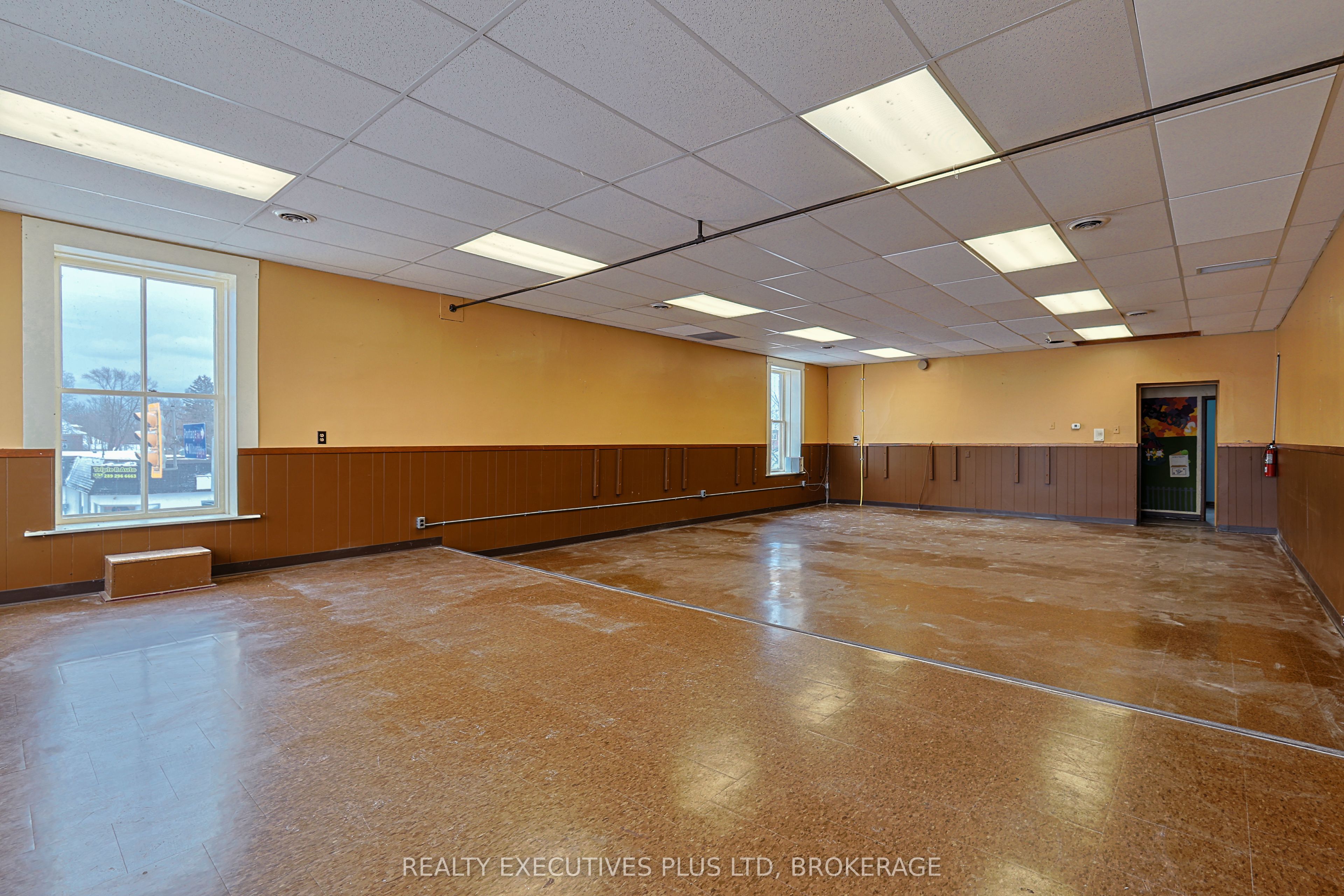 8196 Cummington Square Property Photo 14