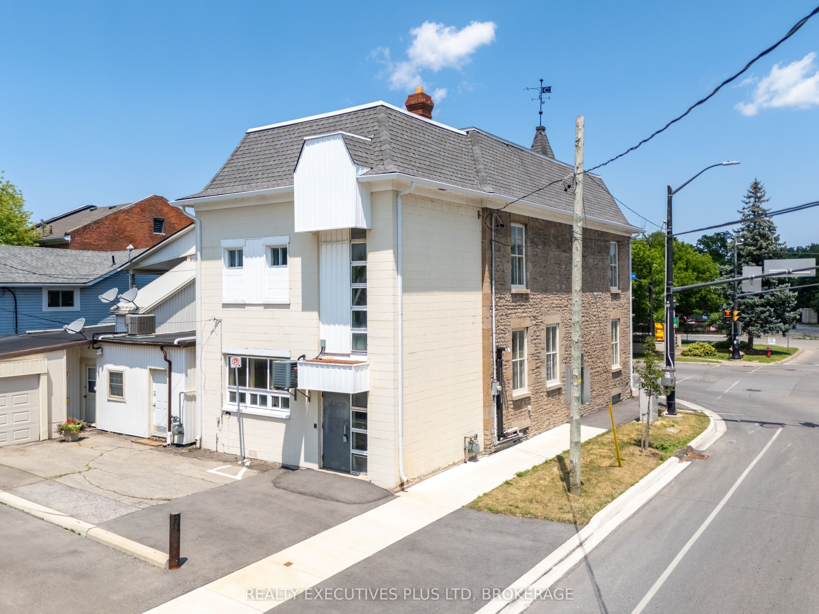 8196 Cummington Square W Property Photo 18