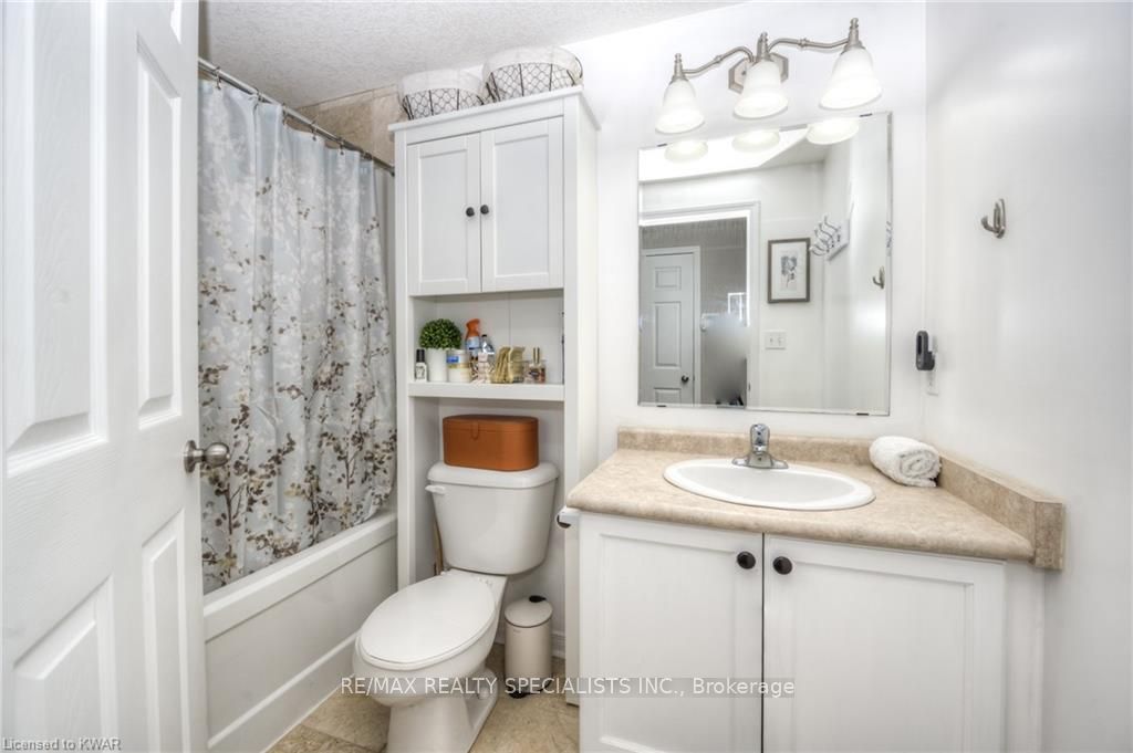 #d - 246 Westmeadow Drive Property Photo 7