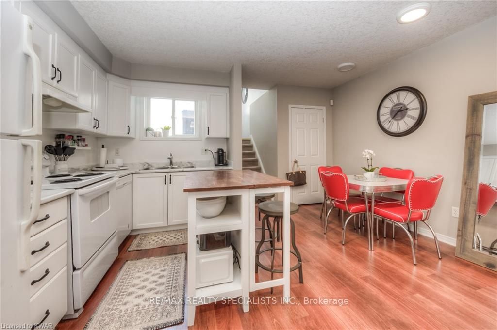 #d - 246 Westmeadow Drive Property Photo 9