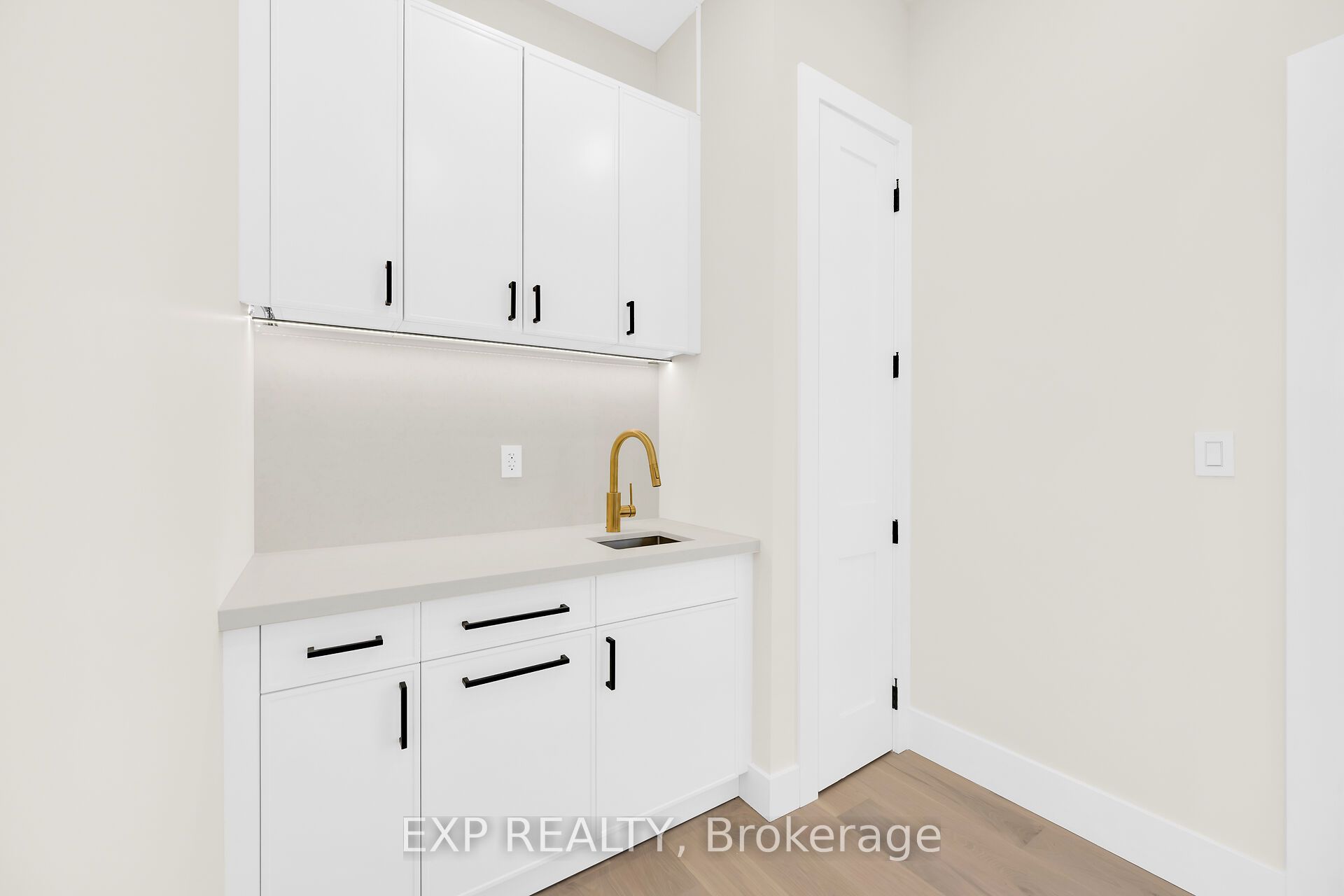 2468 Cockshutt Road S Property Photo 12