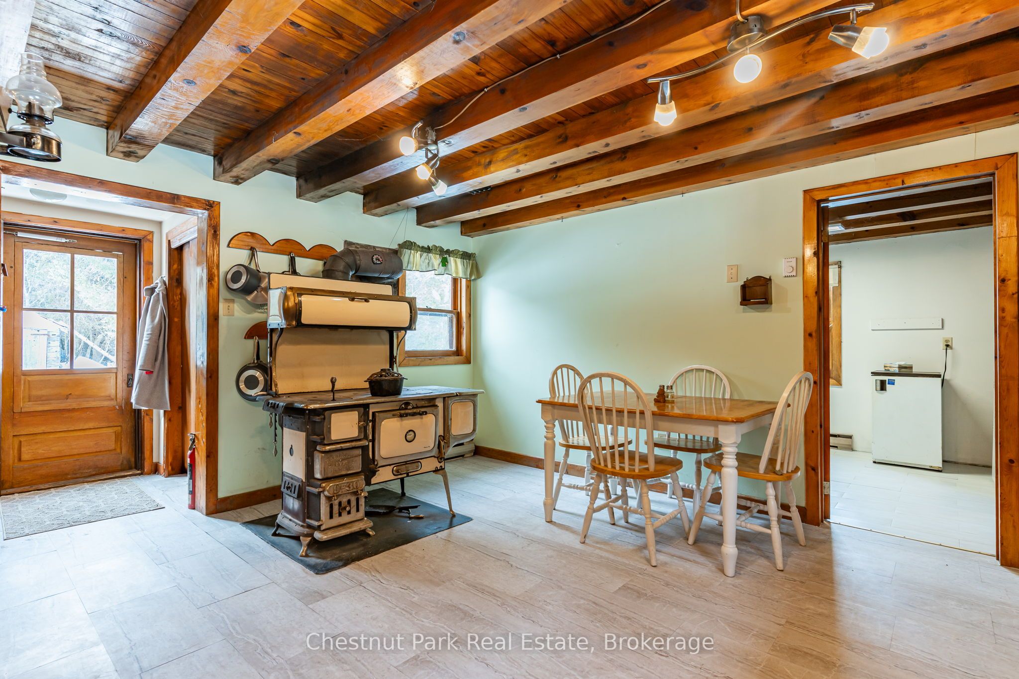 443 Centre Diagonal Road Property Photo 10