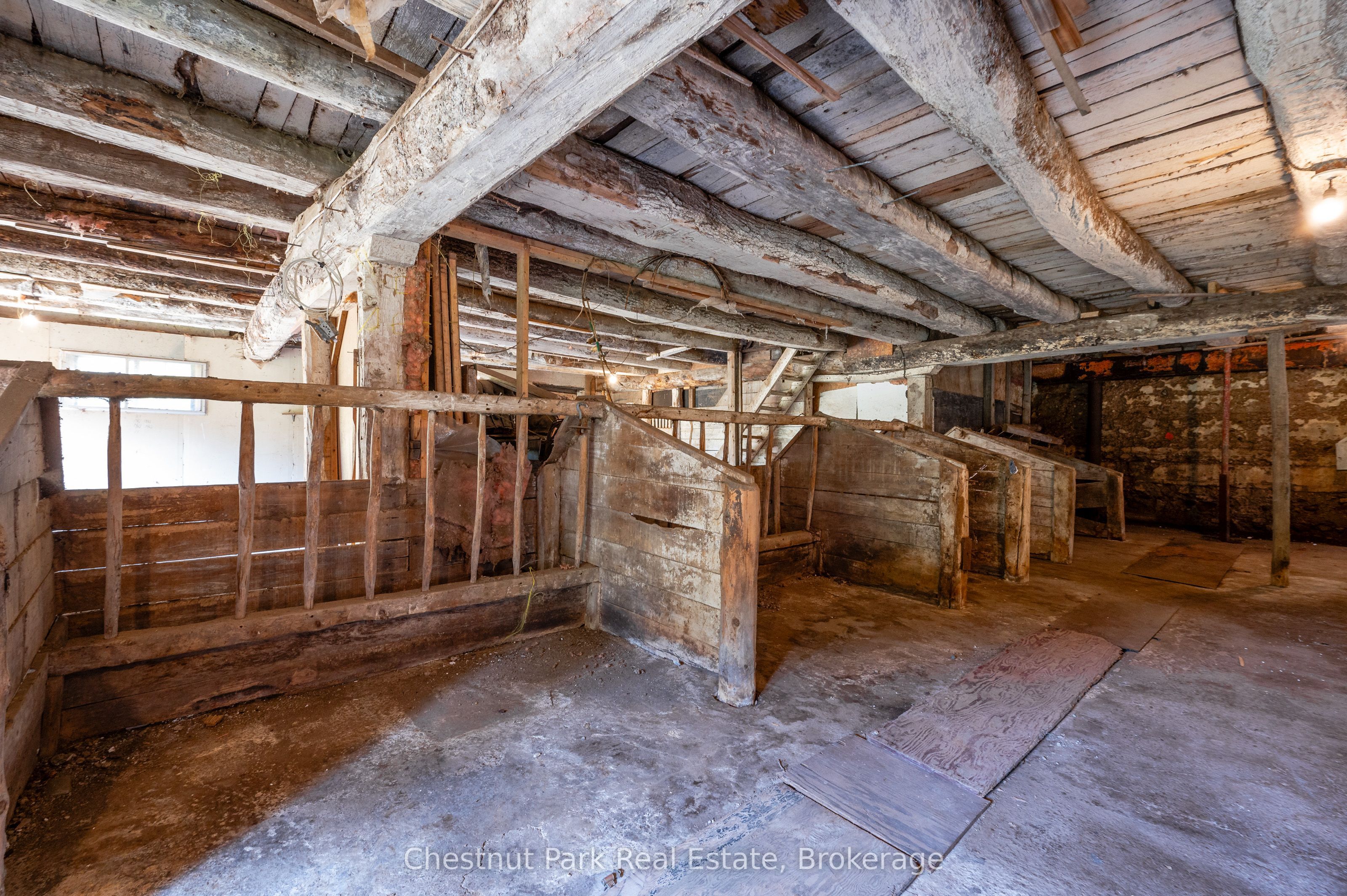 443 Centre Diagonal Road Property Photo 35
