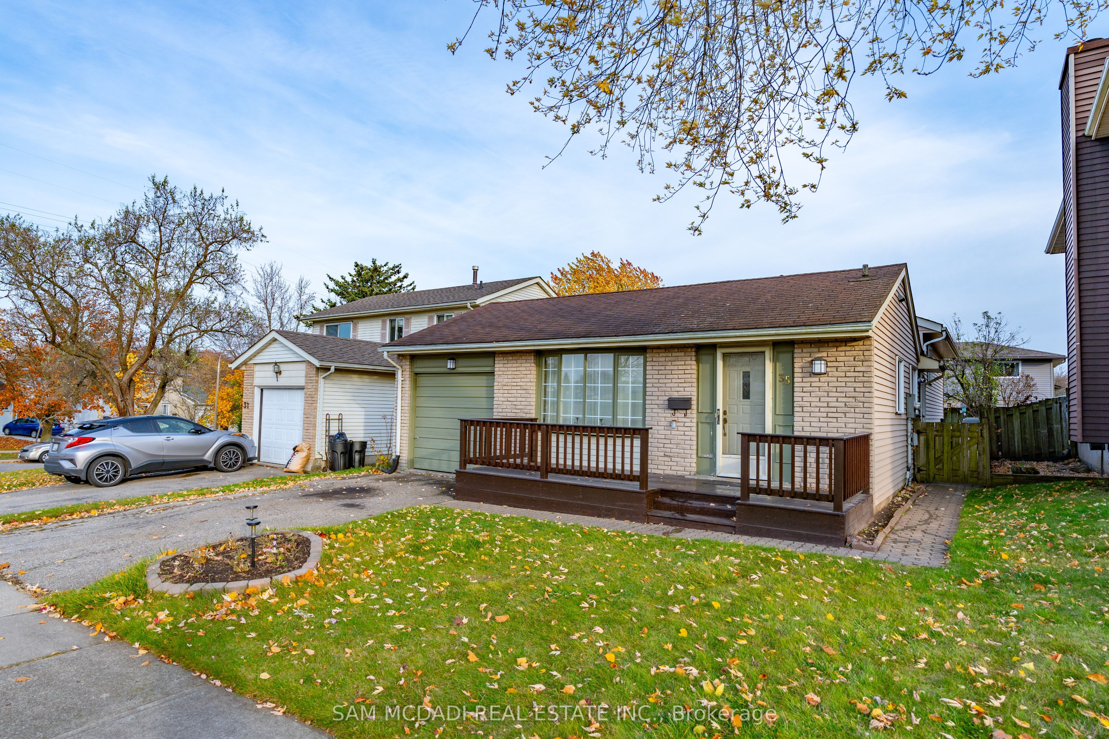 35 Parkland Crescent Property Photo 2