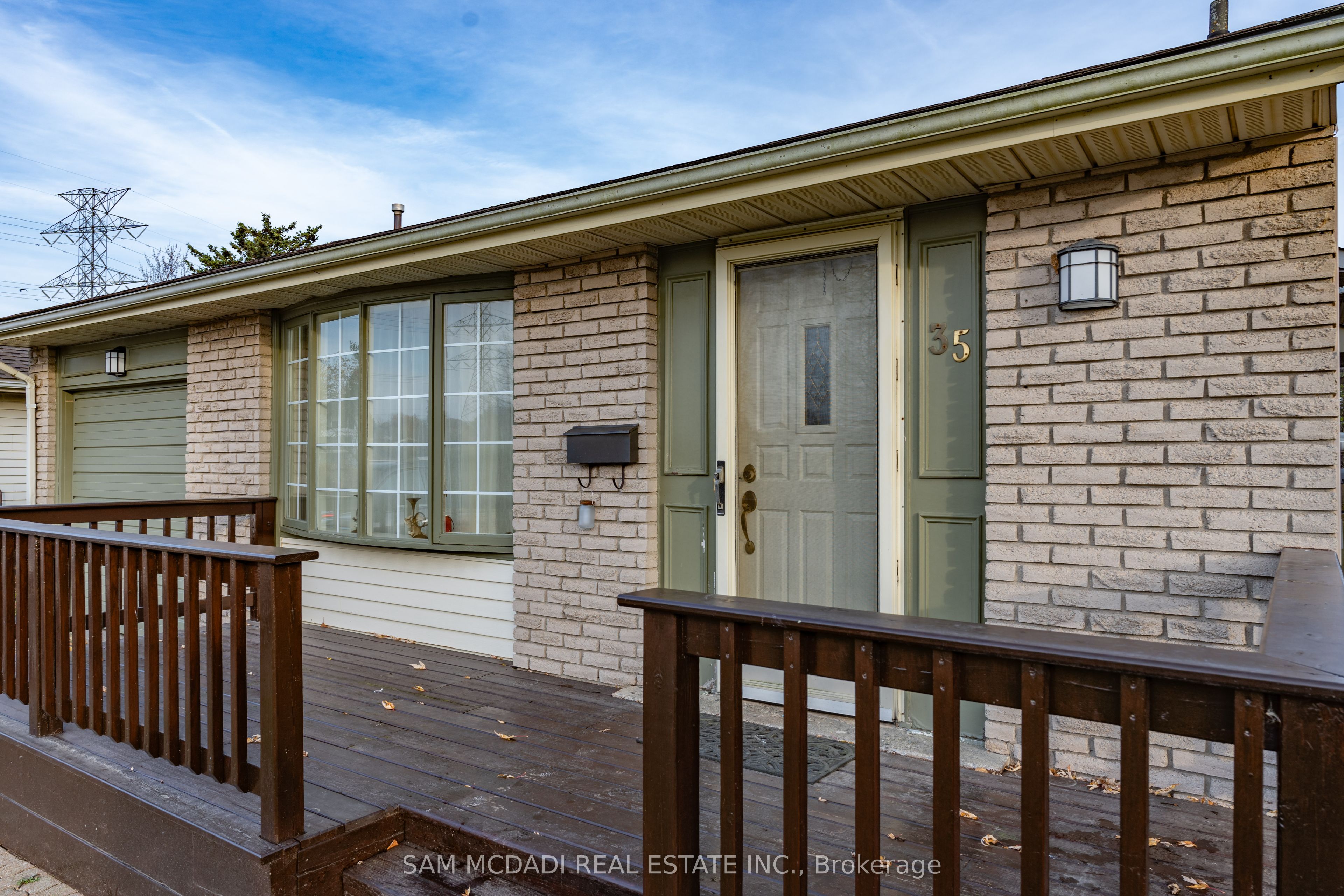 35 Parkland Crescent Property Photo 3