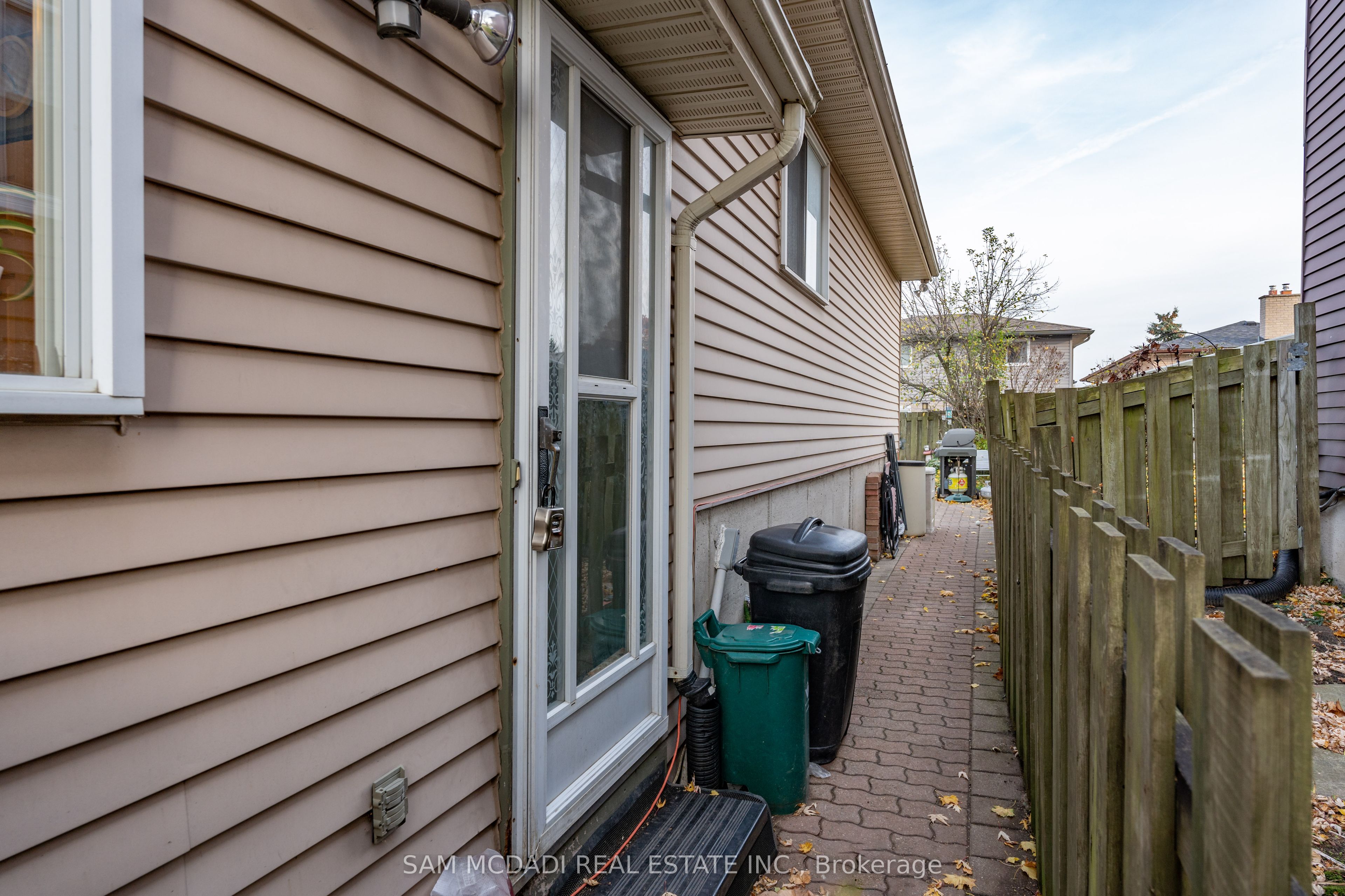 35 Parkland Crescent Property Photo 29