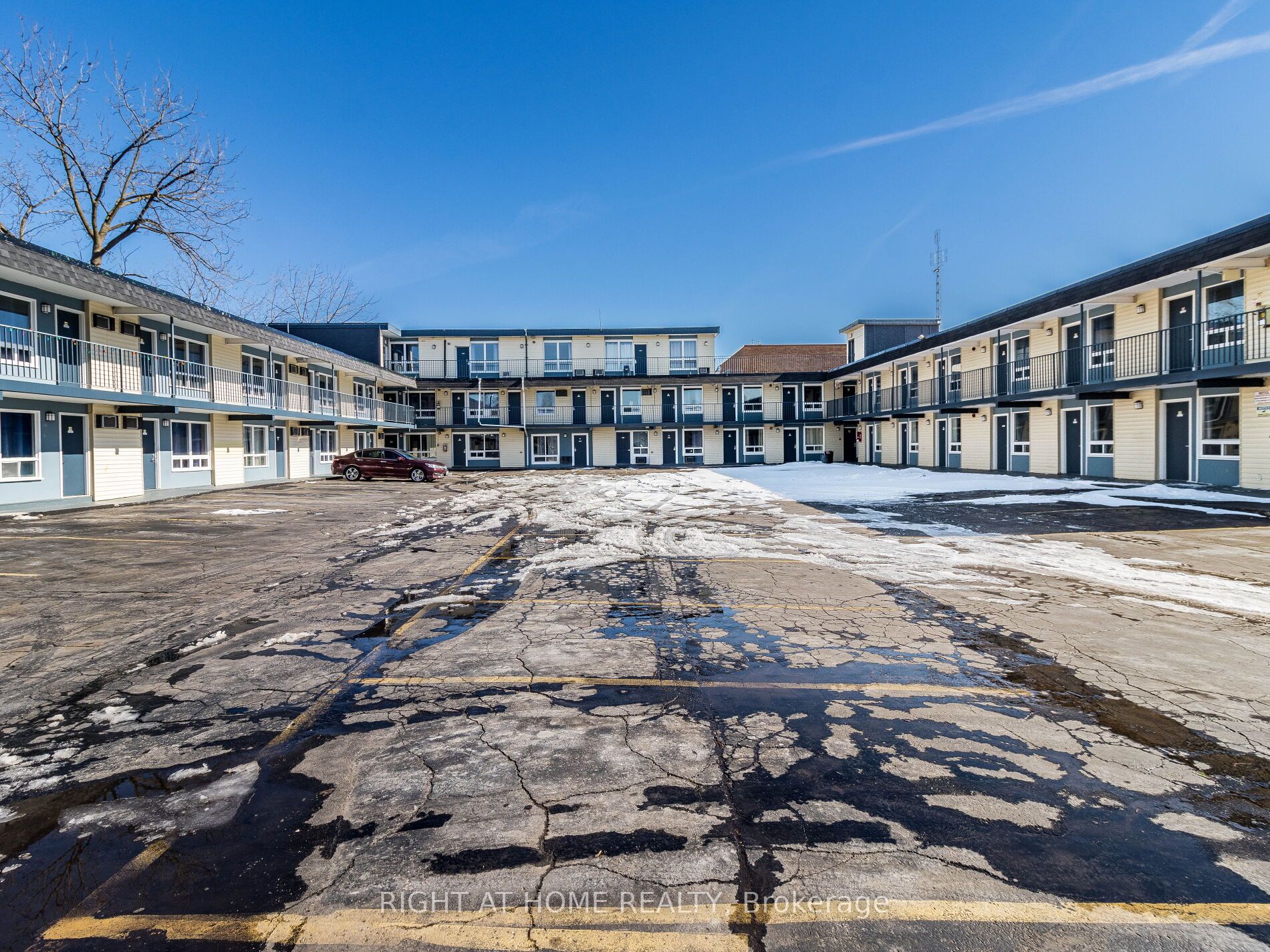 5958 Fallsview Boulevard Property Photo 3