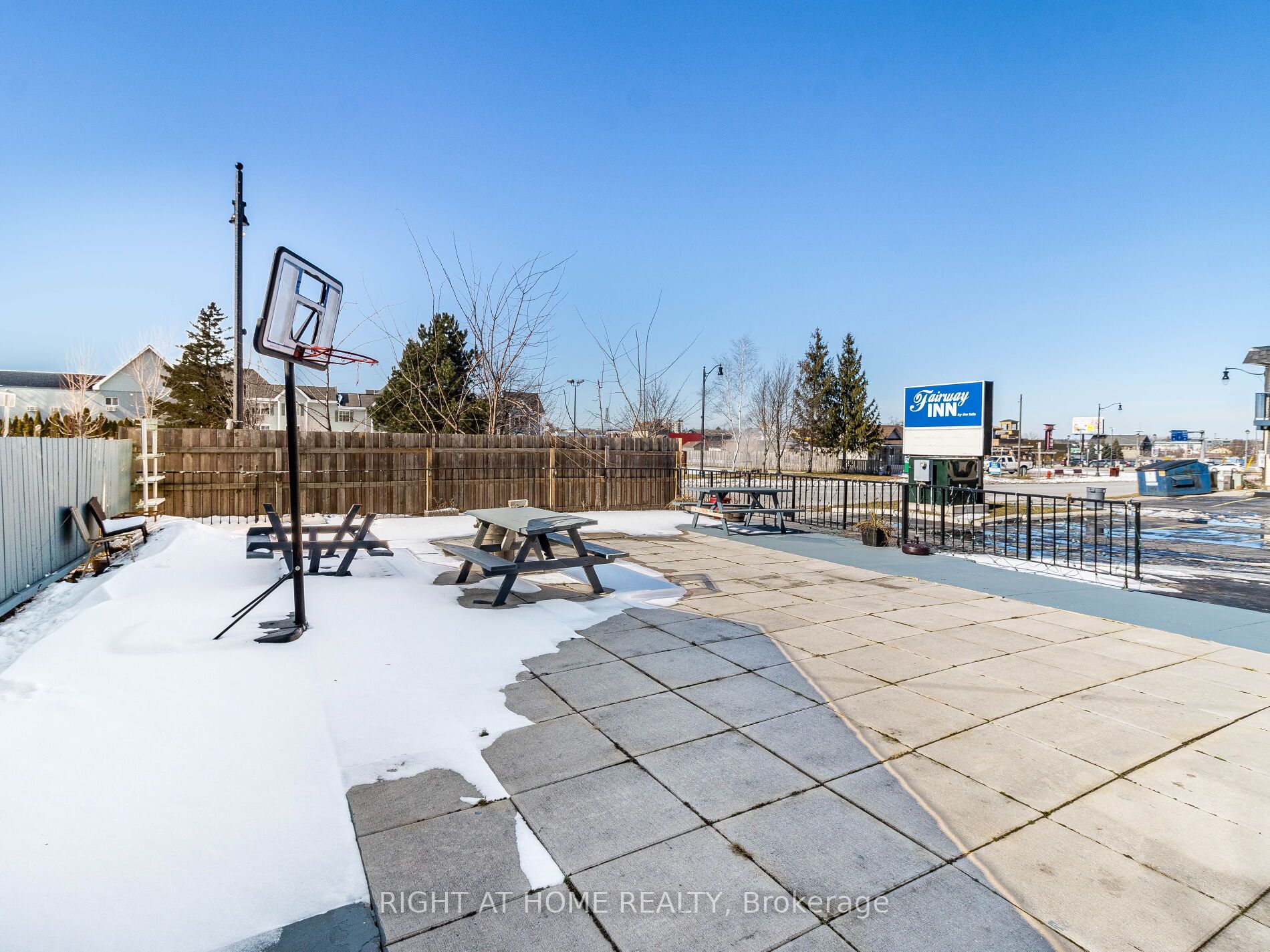 5958 Fallsview Boulevard Property Photo 4