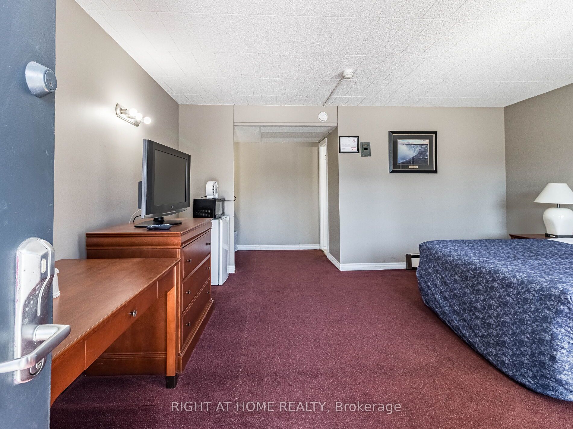 5958 Fallsview Boulevard Property Photo 12