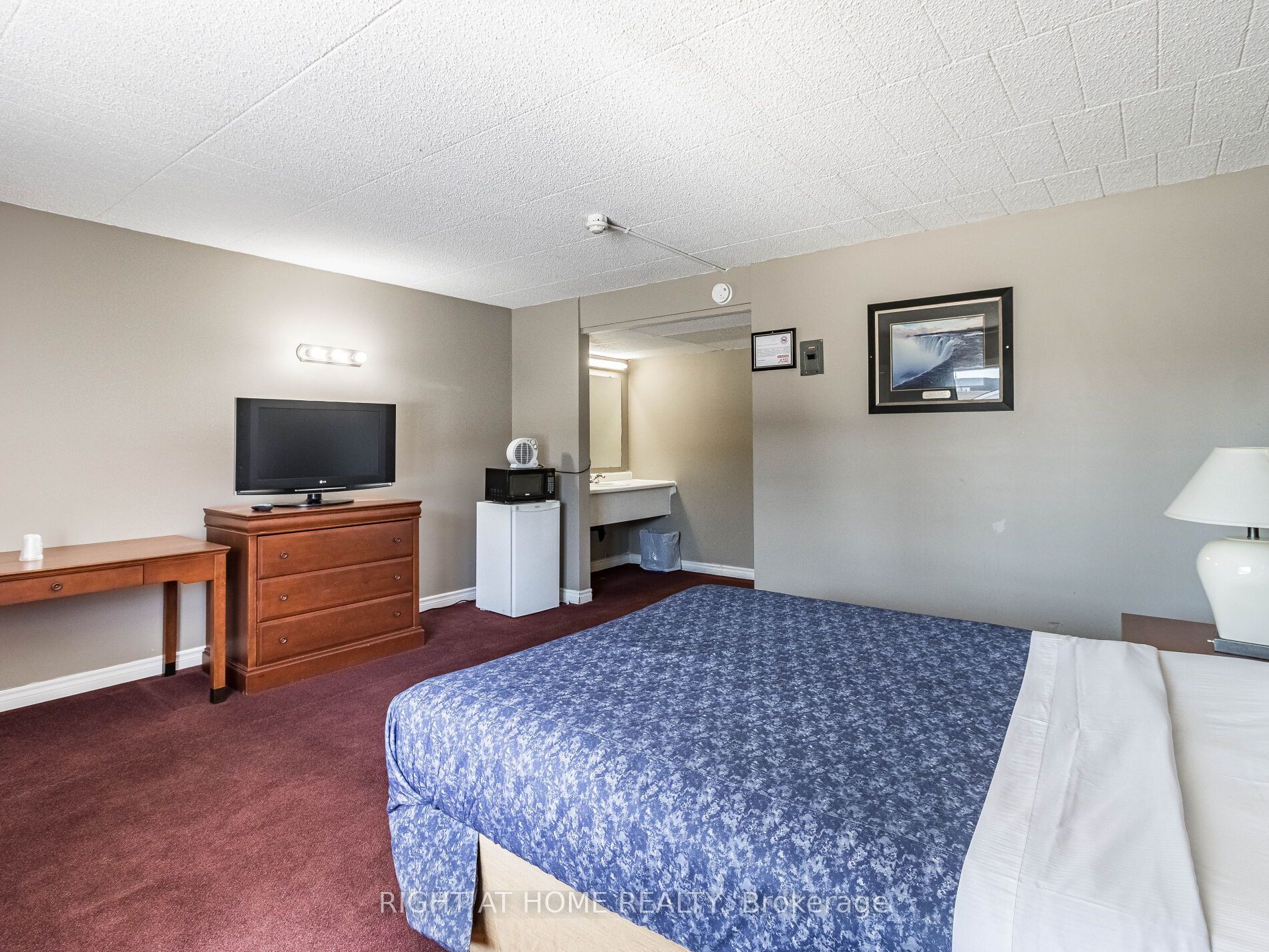 5958 Fallsview Boulevard Property Photo 13