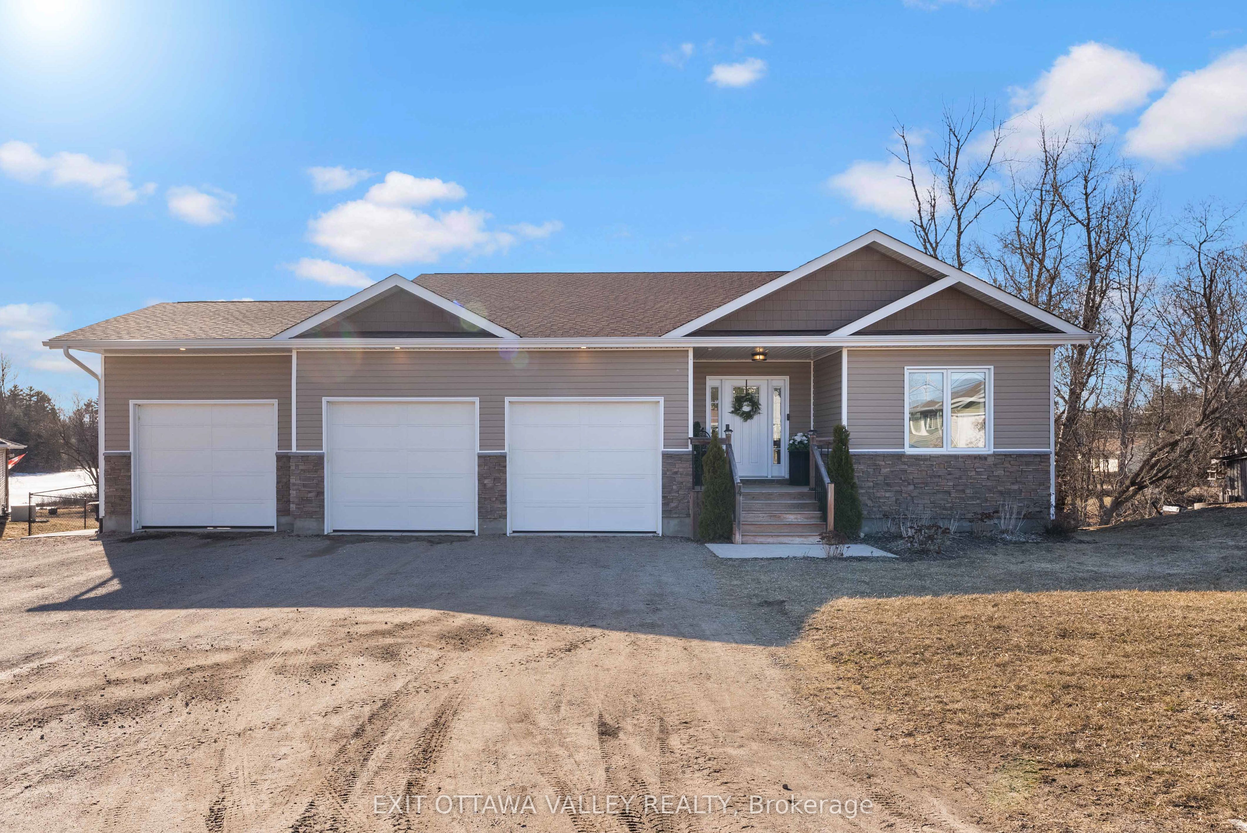 4 Mapleview Court Property Photo