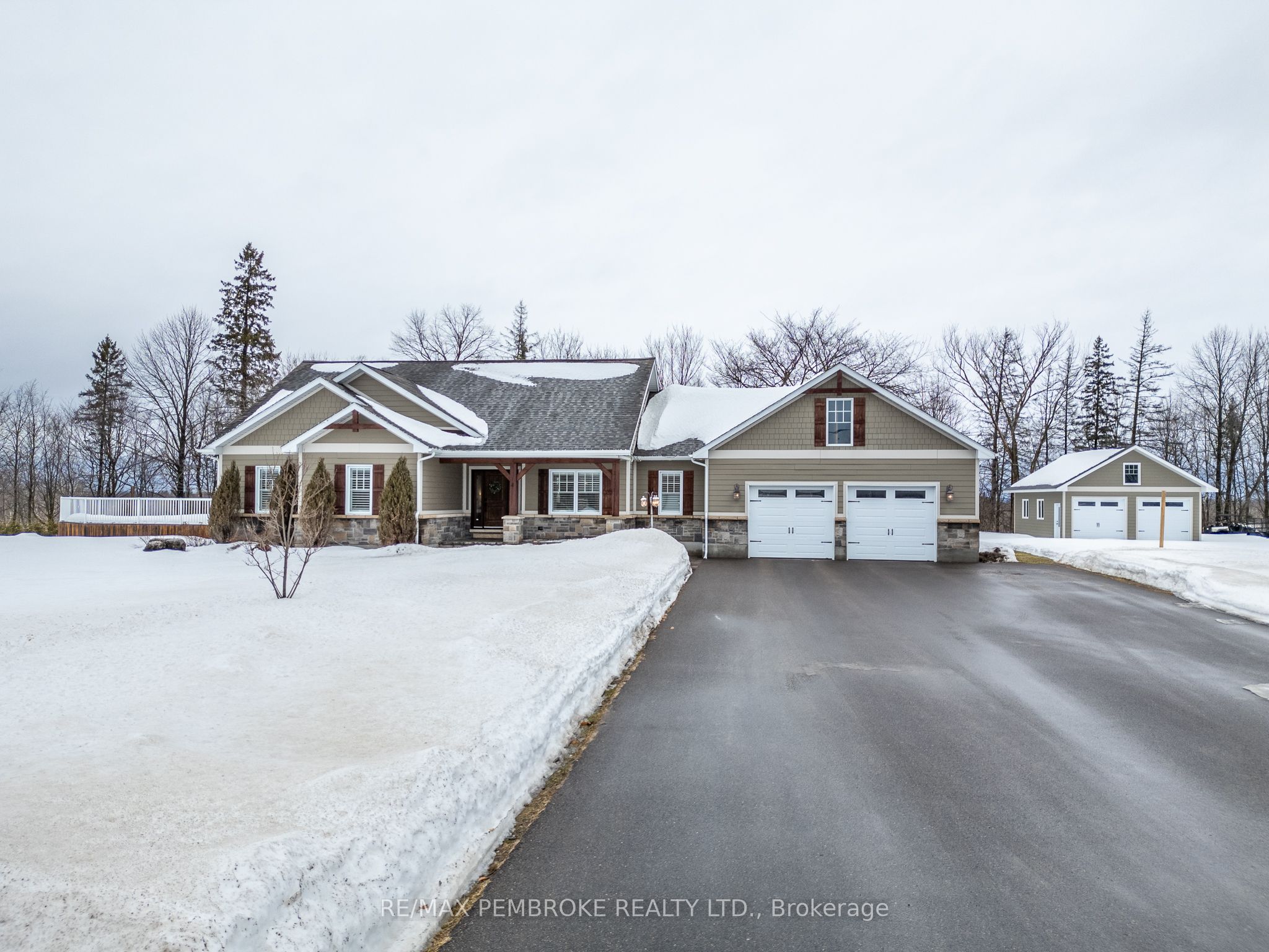 4 Lowe Court Property Photo