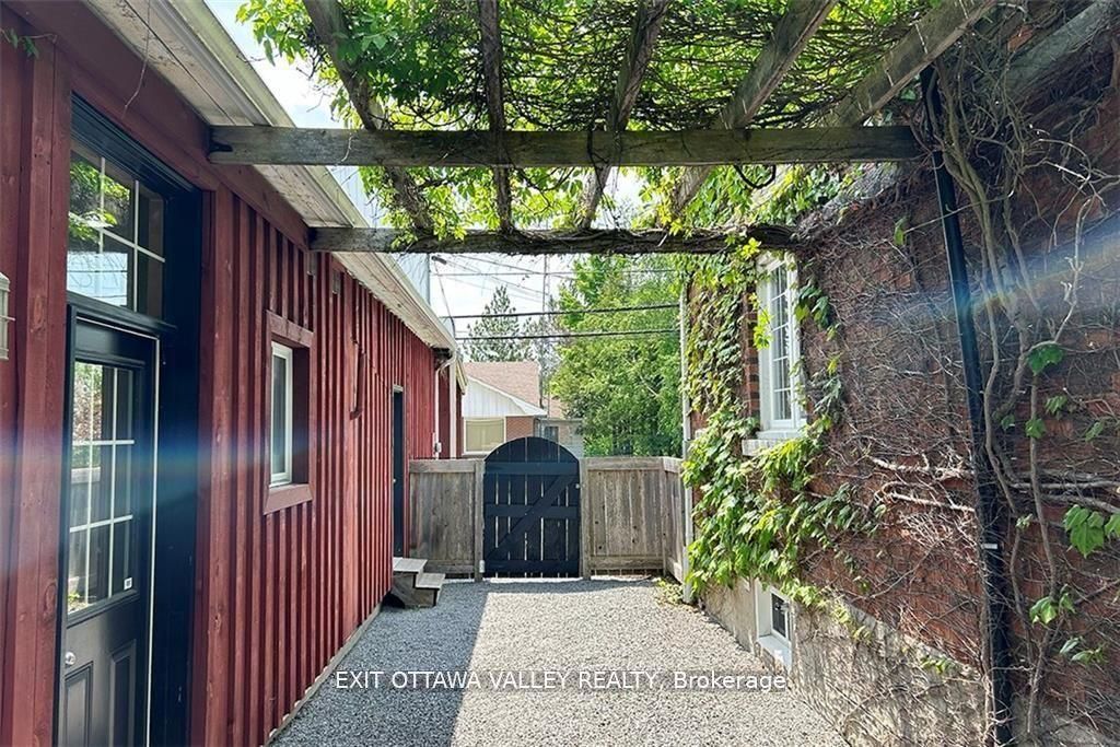 1874/1876 Beachburg Road Property Photo 25