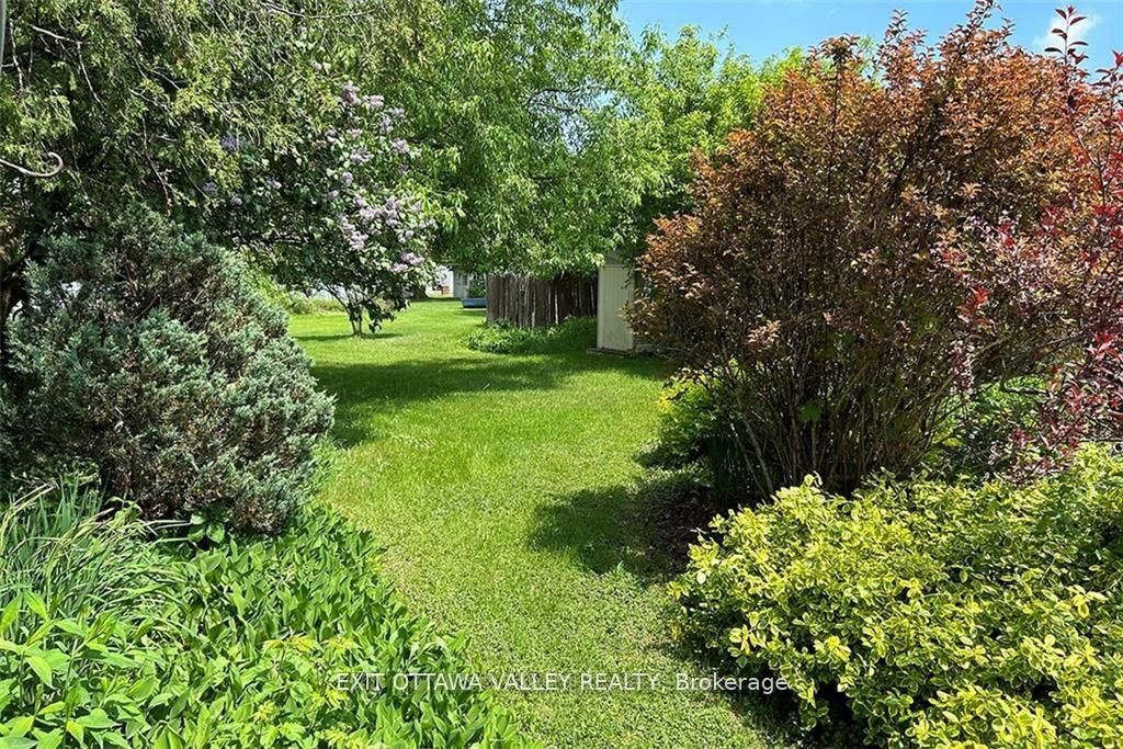 1874/1876 Beachburg Road Property Photo 33