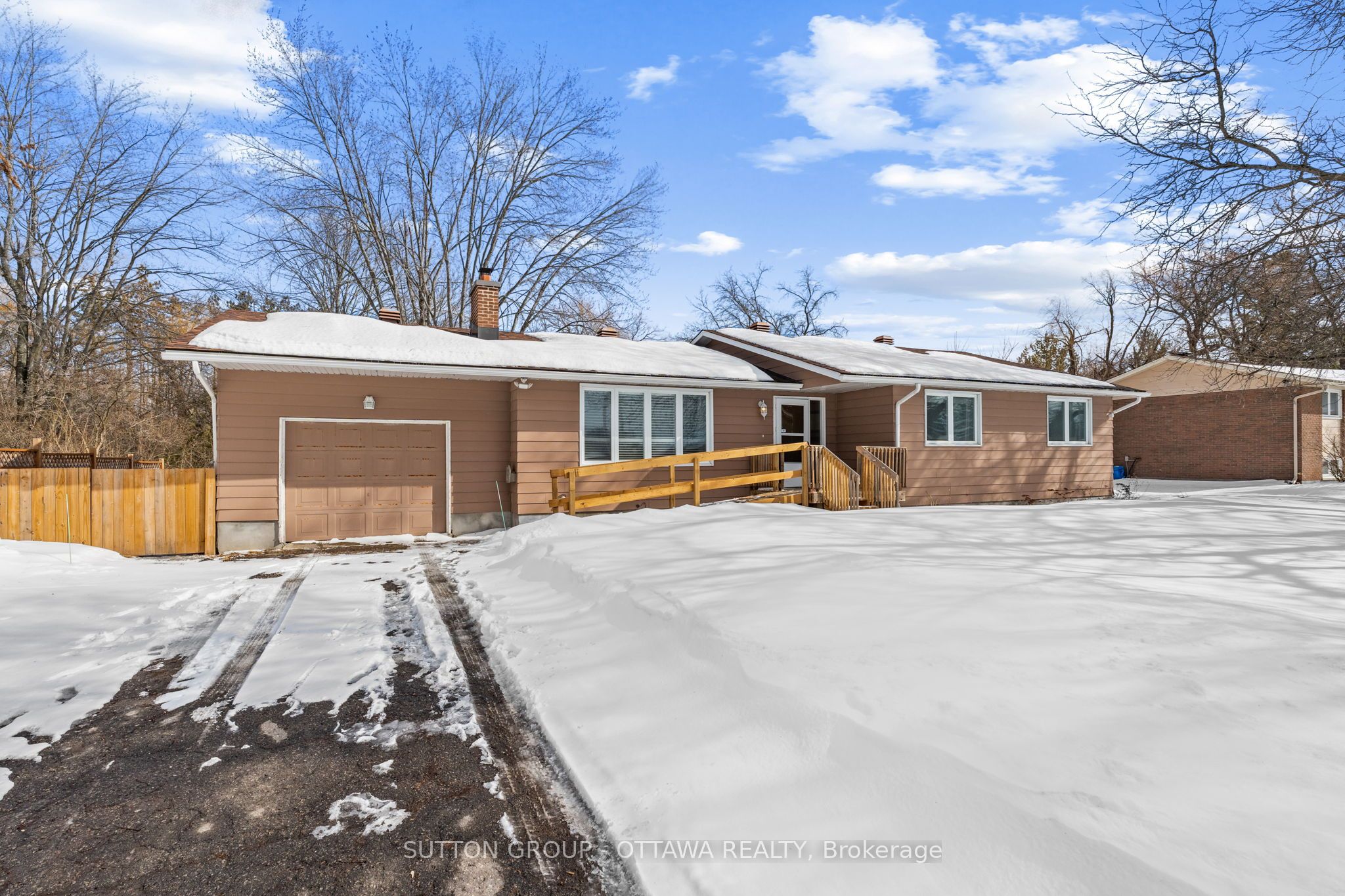 6489 Rideau Valley Drive Property Photo 2