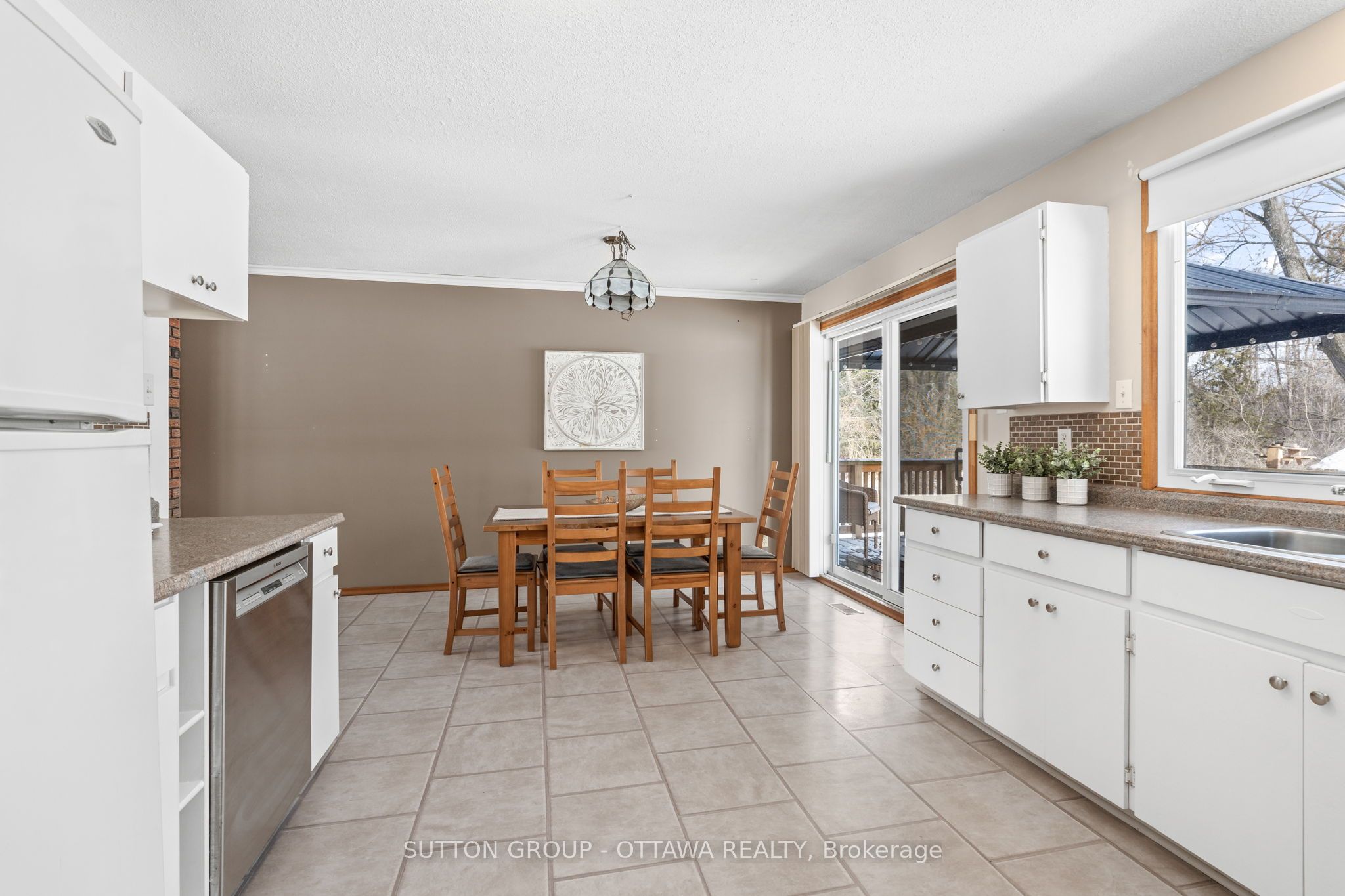6489 Rideau Valley Drive Property Photo 14