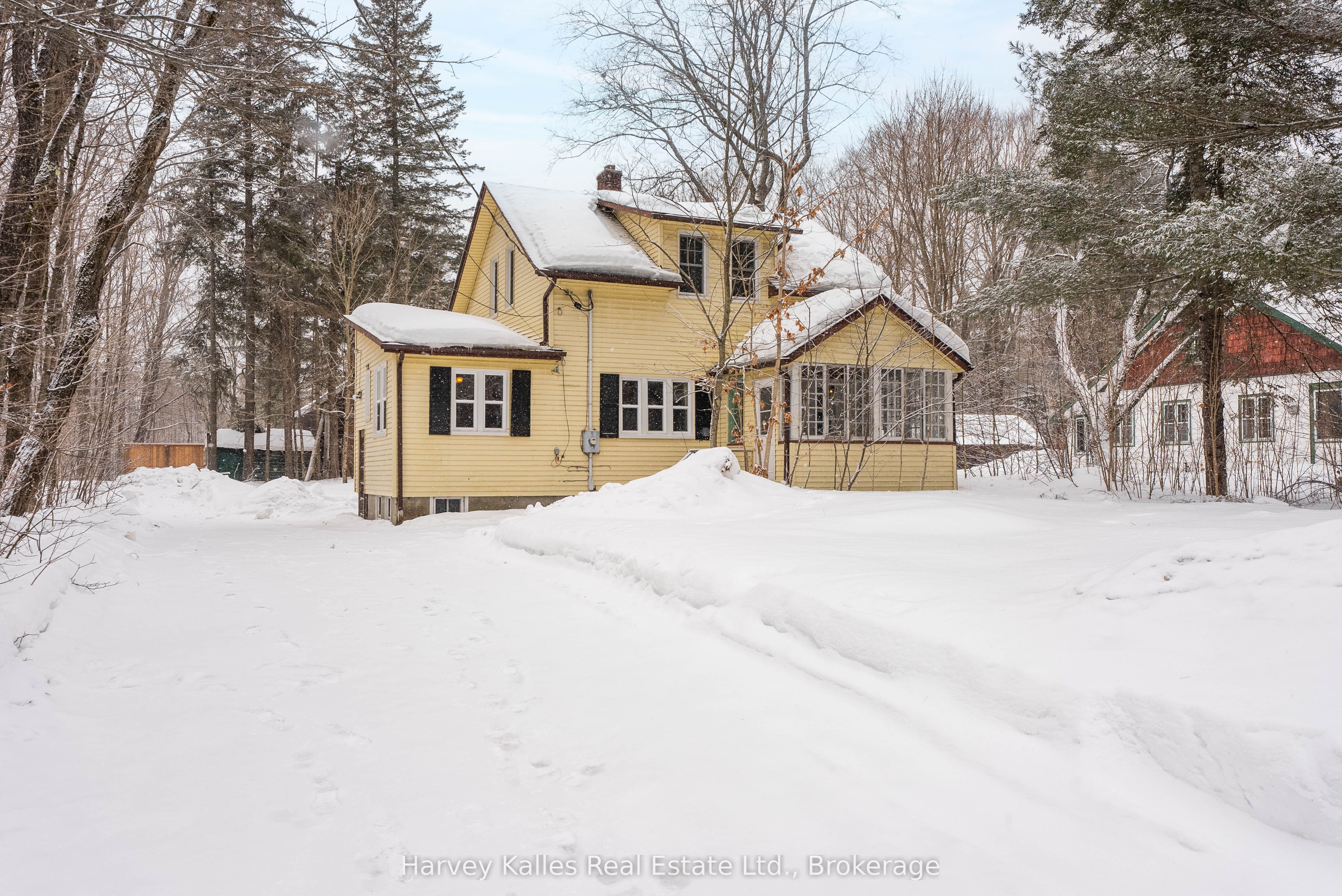 16 Oak Street Property Photo 1