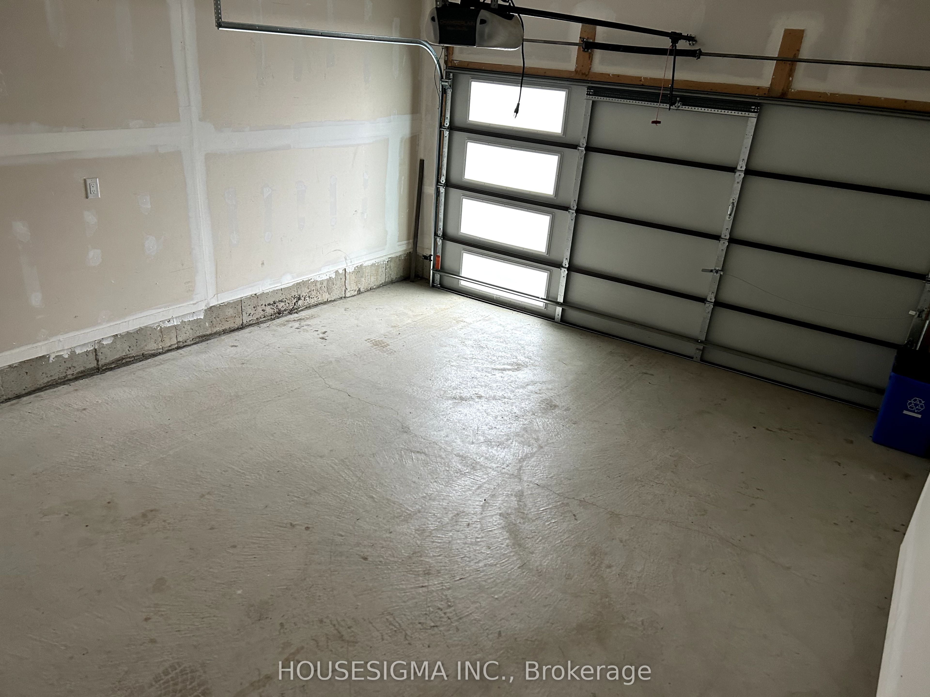 33 Santos Drive Property Photo 12