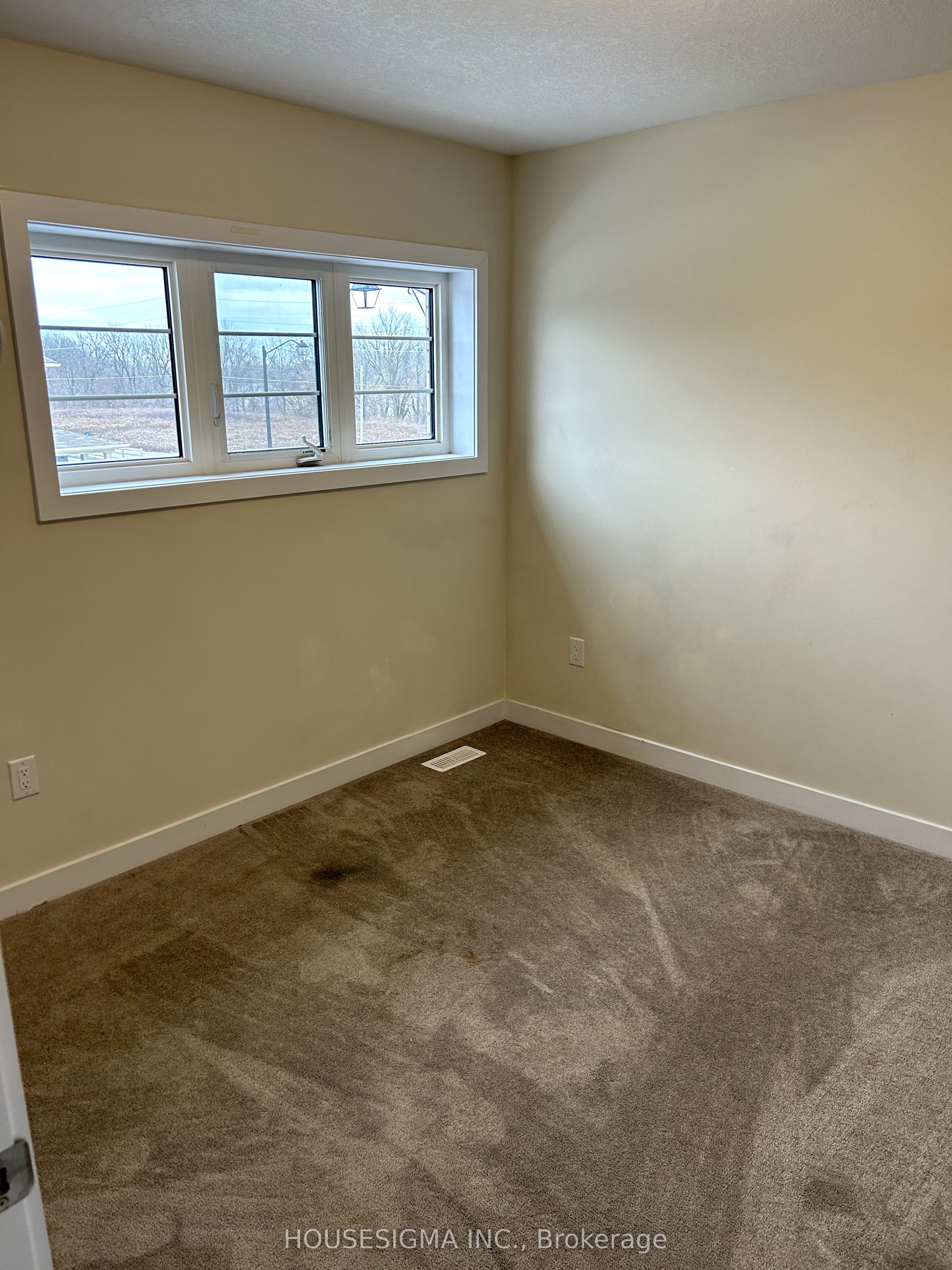 33 Santos Drive Property Photo 17