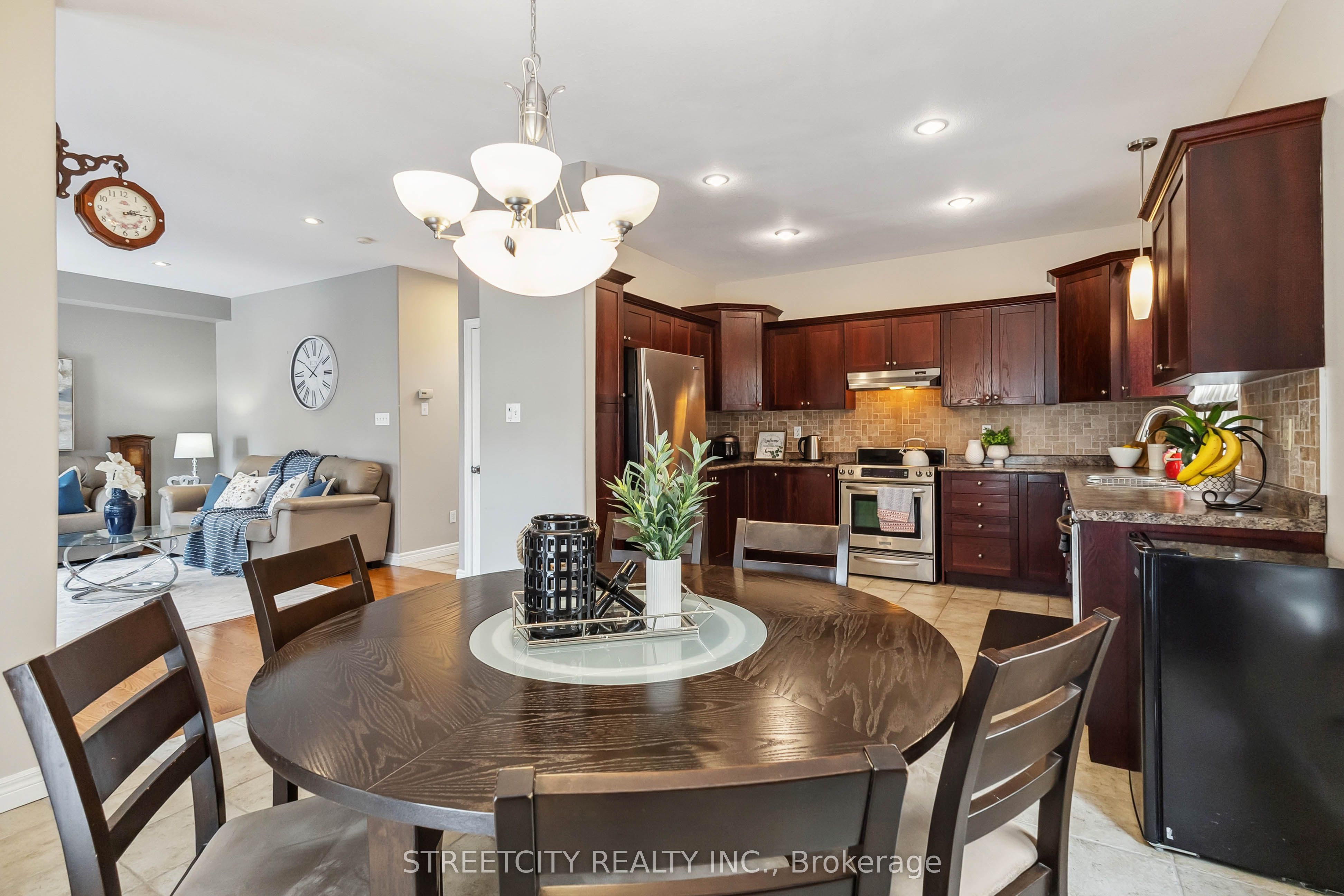770 Garibaldi Avenue Property Photo 11